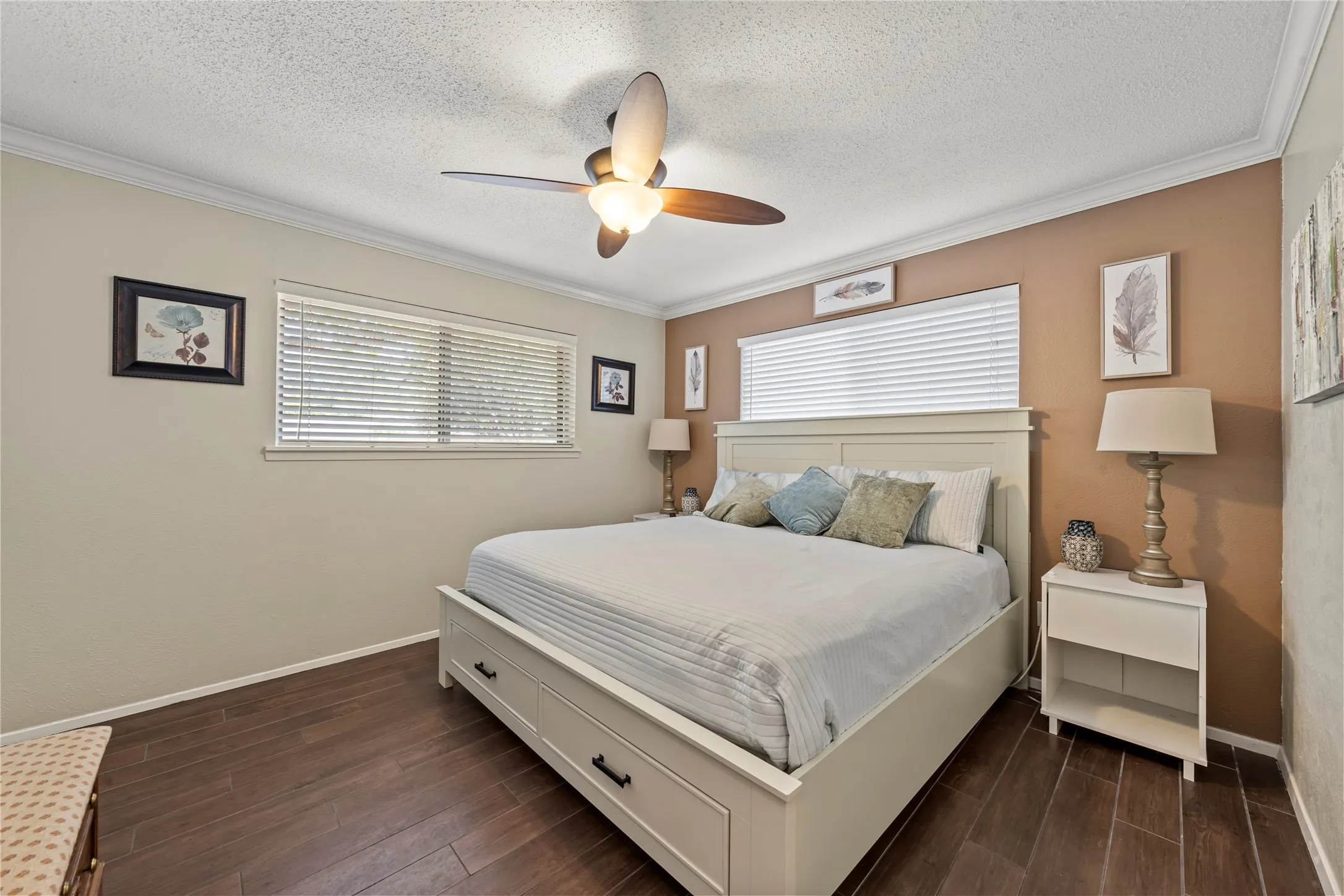 Single Family Residence For Sale in Mc Lennan County , 400 Cranbrook Drive, Woodway, Texas 76712, 3 Bedroom, 3 Bathroom, Garage spaces, 2,138 Sqft, built in 1966, mls#21388171, Real Estate Agent in Woodway, Homes For Sale in Mc Lennan county, Homes For Sale in Woodway, Realtor in Woodway Texas, Real Estate Brokerage Independent Realty Texas, Luminita Cordes Realtor