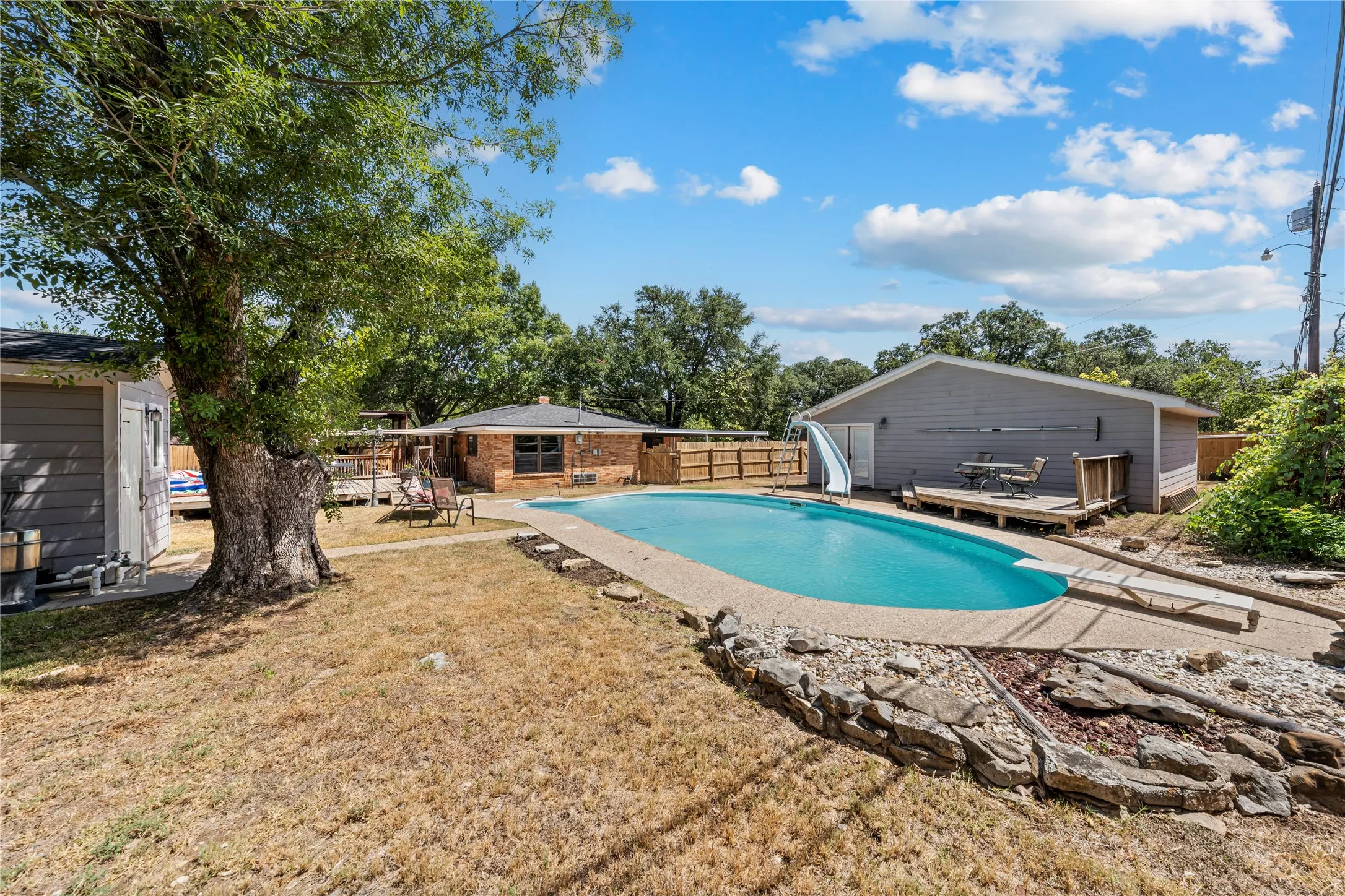 Single Family Residence For Sale in Mc Lennan County , 400 Cranbrook Drive, Woodway, Texas 76712, 3 Bedroom, 3 Bathroom, Garage spaces, 2,138 Sqft, built in 1966, mls#21388171, Real Estate Agent in Woodway, Homes For Sale in Mc Lennan county, Homes For Sale in Woodway, Realtor in Woodway Texas, Real Estate Brokerage Independent Realty Texas, Luminita Cordes Realtor