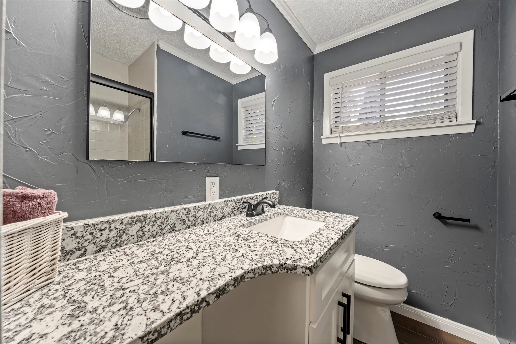 Single Family Residence For Sale in Mc Lennan County , 400 Cranbrook Drive, Woodway, Texas 76712, 3 Bedroom, 3 Bathroom, Garage spaces, 2,138 Sqft, built in 1966, mls#21388171, Real Estate Agent in Woodway, Homes For Sale in Mc Lennan county, Homes For Sale in Woodway, Realtor in Woodway Texas, Real Estate Brokerage Independent Realty Texas, Luminita Cordes Realtor