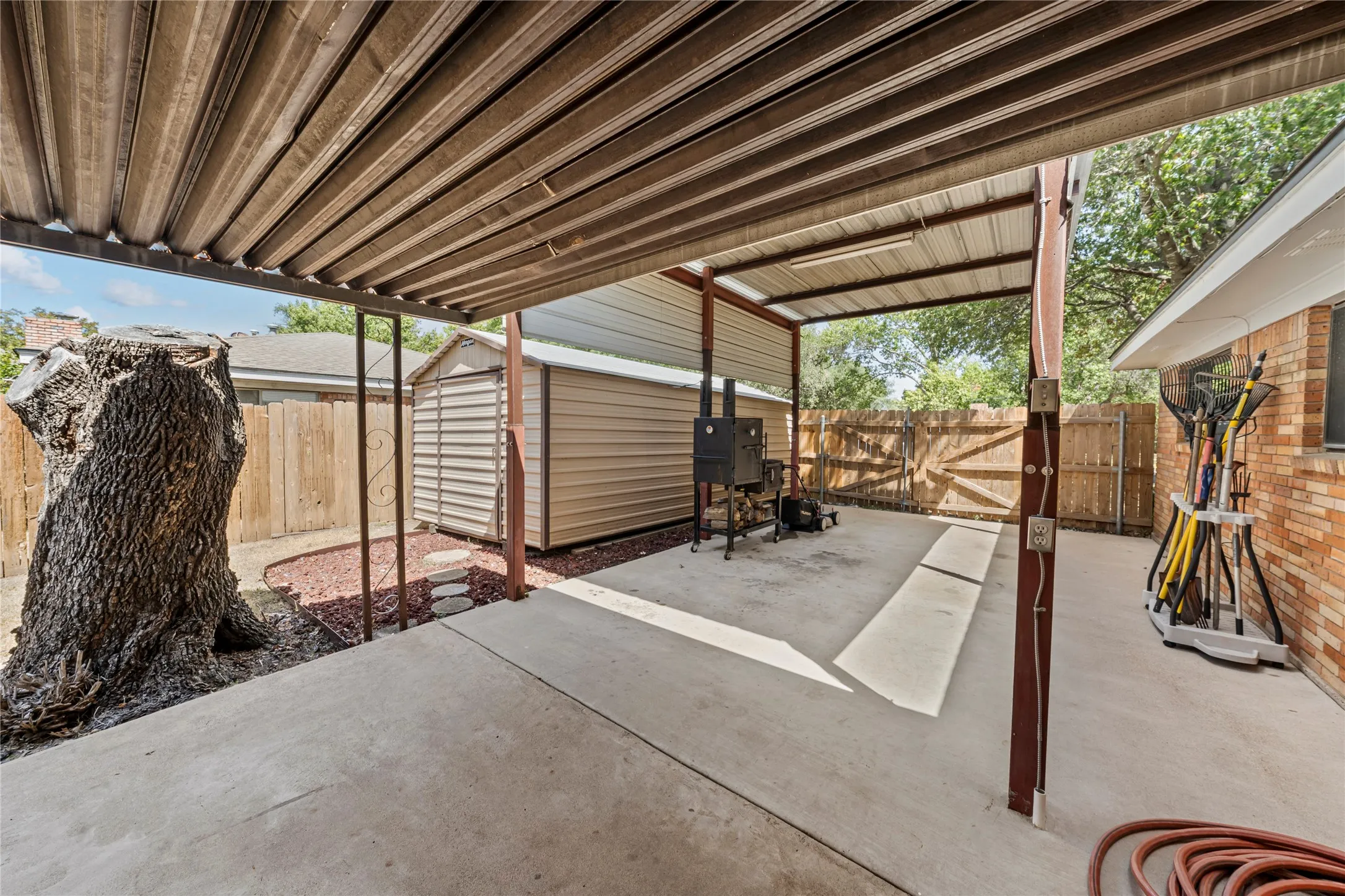 Single Family Residence For Sale in Mc Lennan County , 400 Cranbrook Drive, Woodway, Texas 76712, 3 Bedroom, 3 Bathroom, Garage spaces, 2,138 Sqft, built in 1966, mls#21388171, Real Estate Agent in Woodway, Homes For Sale in Mc Lennan county, Homes For Sale in Woodway, Realtor in Woodway Texas, Real Estate Brokerage Independent Realty Texas, Luminita Cordes Realtor