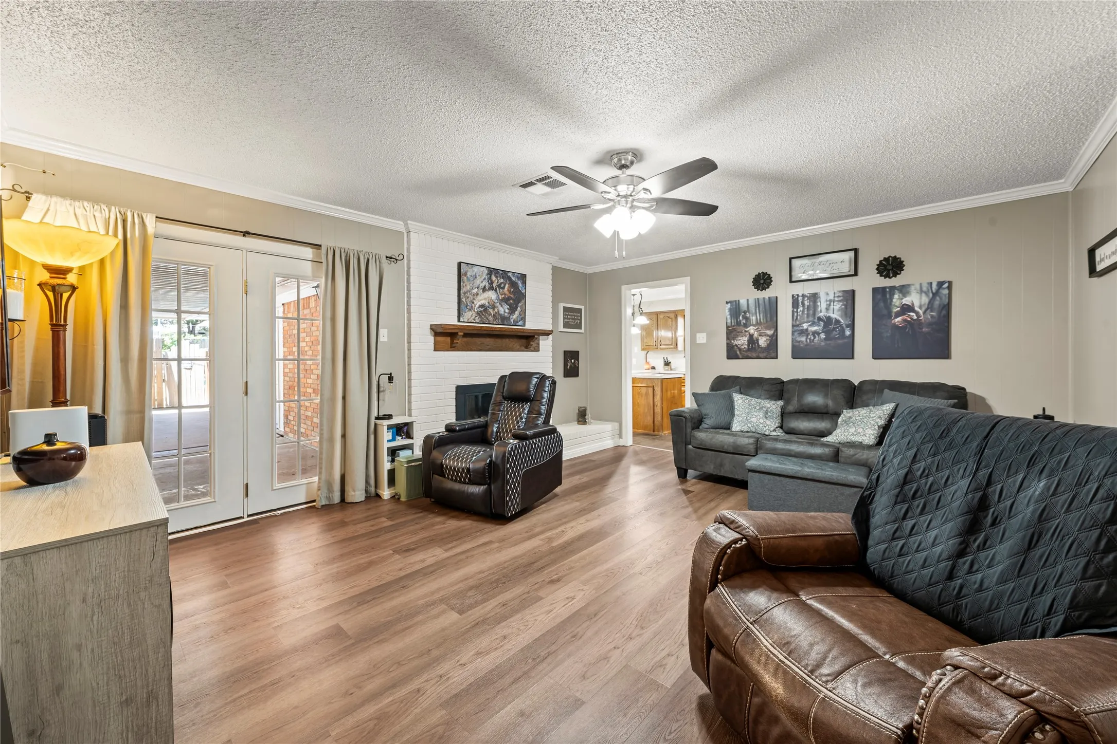 Single Family Residence For Sale in Mc Lennan County , 400 Cranbrook Drive, Woodway, Texas 76712, 3 Bedroom, 3 Bathroom, Garage spaces, 2,138 Sqft, built in 1966, mls#21388171, Real Estate Agent in Woodway, Homes For Sale in Mc Lennan county, Homes For Sale in Woodway, Realtor in Woodway Texas, Real Estate Brokerage Independent Realty Texas, Luminita Cordes Realtor
