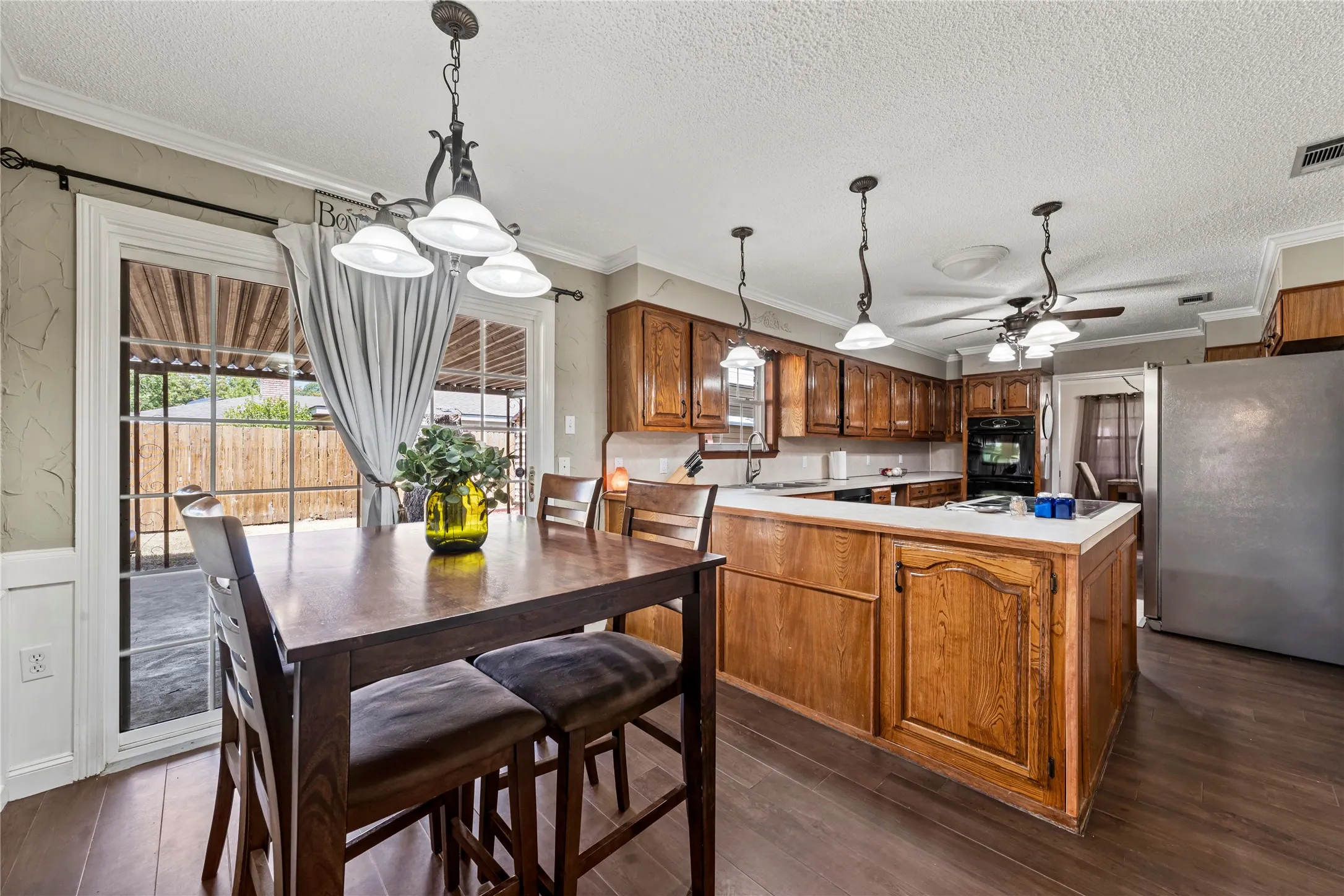 Single Family Residence For Sale in Mc Lennan County , 400 Cranbrook Drive, Woodway, Texas 76712, 3 Bedroom, 3 Bathroom, Garage spaces, 2,138 Sqft, built in 1966, mls#21388171, Real Estate Agent in Woodway, Homes For Sale in Mc Lennan county, Homes For Sale in Woodway, Realtor in Woodway Texas, Real Estate Brokerage Independent Realty Texas, Luminita Cordes Realtor
