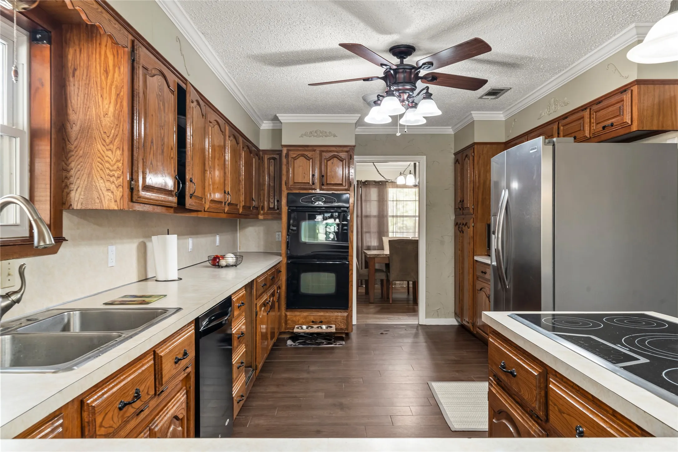 Single Family Residence For Sale in Mc Lennan County , 400 Cranbrook Drive, Woodway, Texas 76712, 3 Bedroom, 3 Bathroom, Garage spaces, 2,138 Sqft, built in 1966, mls#21388171, Real Estate Agent in Woodway, Homes For Sale in Mc Lennan county, Homes For Sale in Woodway, Realtor in Woodway Texas, Real Estate Brokerage Independent Realty Texas, Luminita Cordes Realtor