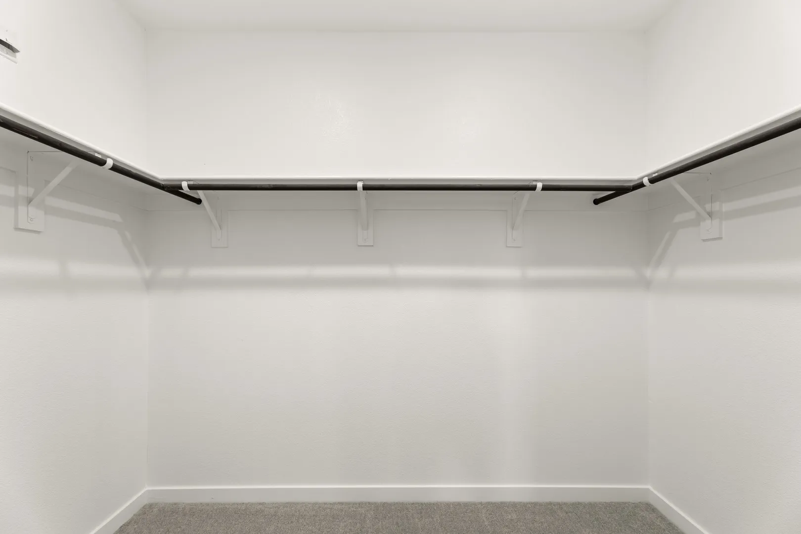 17. 1412 Eagle Meadow - Closet