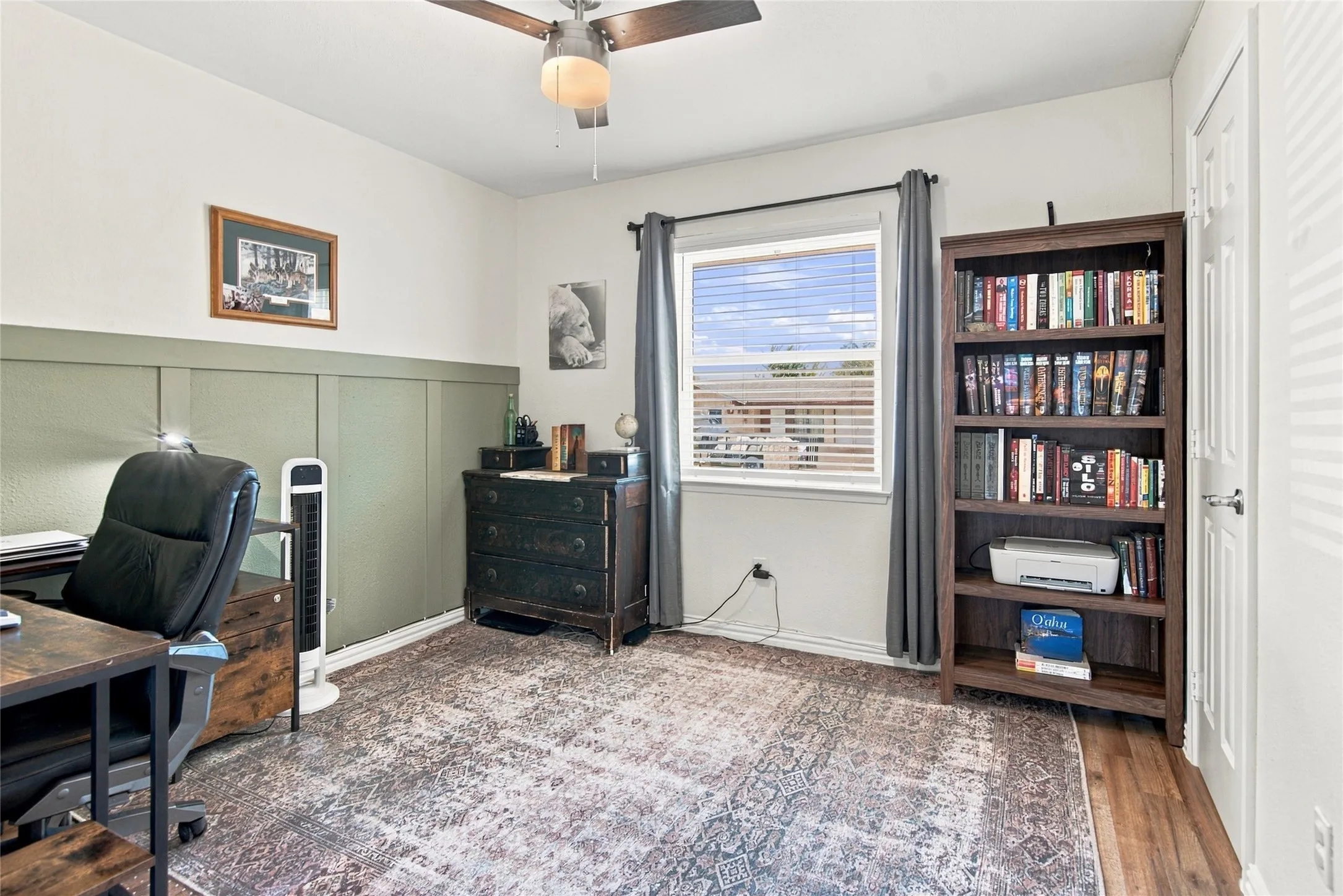 Wood-finish flooring with a ceiling fan