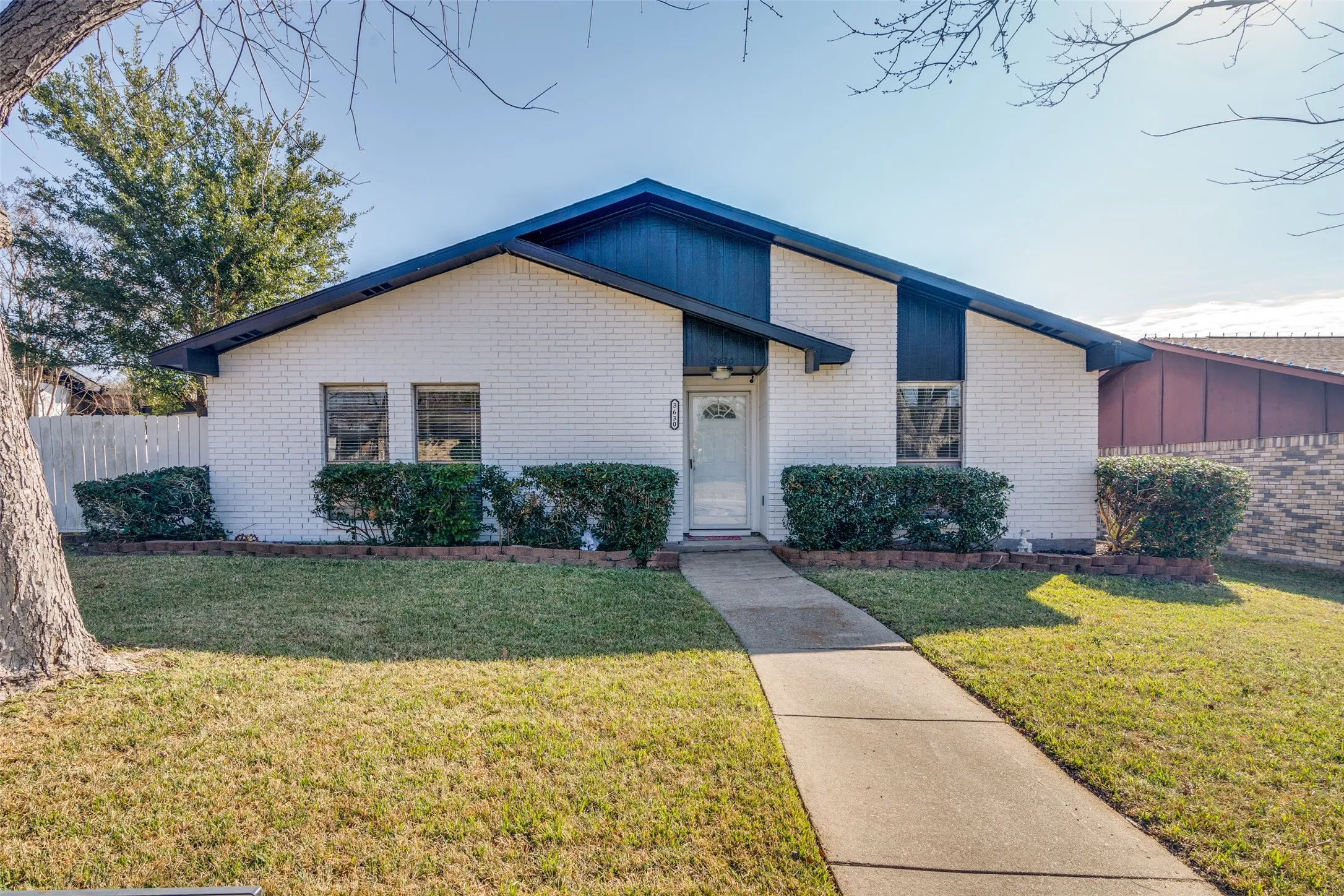 Single Family Residence For Rent in Dallas County , 3630 Dumas Trail, Garland, Texas 75043, 3 Bedroom, 2 Bathroom, 2 Garage spaces, 1,436 Sqft, built in 1977, mls#21388233, Real Estate Agent in Garland, Homes For Rent in Dallas county, Homes For Rent in Garland, Realtor in Garland Texas, Real Estate Brokerage Independent Realty Texas, Luminita Cordes Realtor