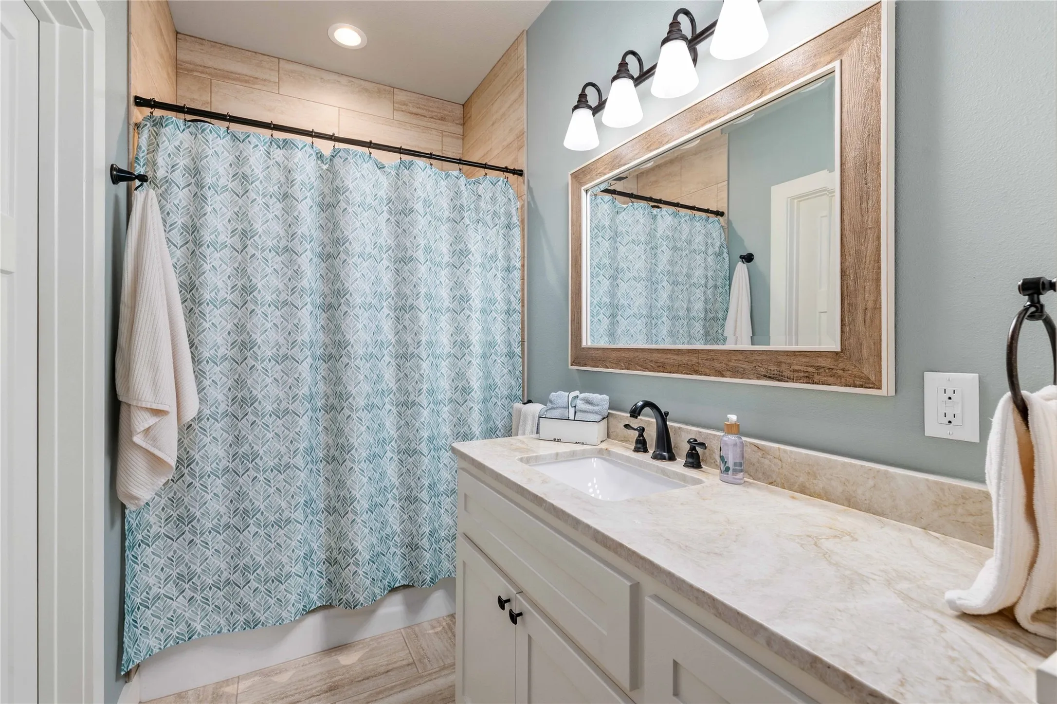 Single Family Residence For Sale in Brown County , 1800 Shaw Drive, Brownwood, Texas 76801, 3 Bedroom, 2 Bathroom, 2 Garage spaces, 2,245 Sqft, built in 2018, mls#21387886, Real Estate Agent in Brownwood, Homes For Sale in Brown county, Homes For Sale in Brownwood, Realtor in Brownwood Texas, Real Estate Brokerage Independent Realty Texas, Luminita Cordes Realtor