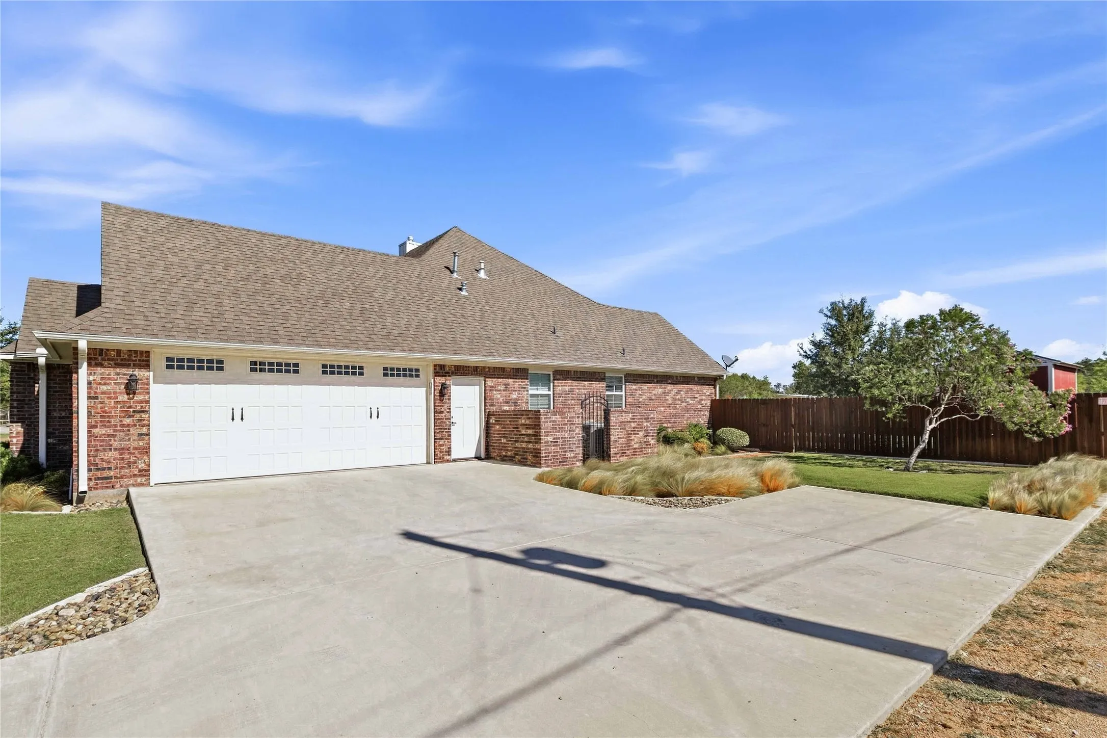 Single Family Residence For Sale in Brown County , 1800 Shaw Drive, Brownwood, Texas 76801, 3 Bedroom, 2 Bathroom, 2 Garage spaces, 2,245 Sqft, built in 2018, mls#21387886, Real Estate Agent in Brownwood, Homes For Sale in Brown county, Homes For Sale in Brownwood, Realtor in Brownwood Texas, Real Estate Brokerage Independent Realty Texas, Luminita Cordes Realtor