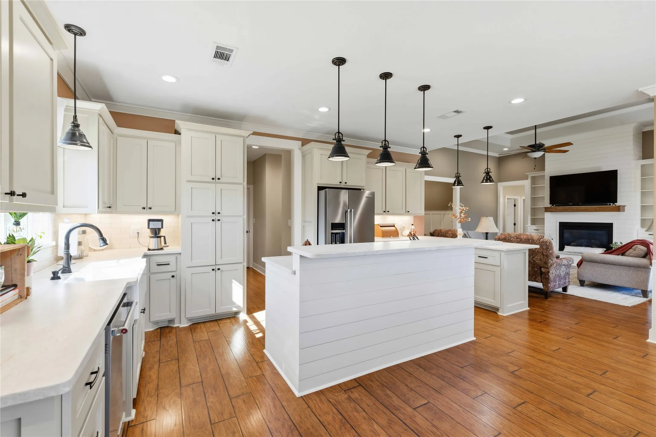 Single Family Residence For Sale in Brown County , 1800 Shaw Drive, Brownwood, Texas 76801, 3 Bedroom, 2 Bathroom, 2 Garage spaces, 2,245 Sqft, built in 2018, mls#21387886, Real Estate Agent in Brownwood, Homes For Sale in Brown county, Homes For Sale in Brownwood, Realtor in Brownwood Texas, Real Estate Brokerage Independent Realty Texas, Luminita Cordes Realtor