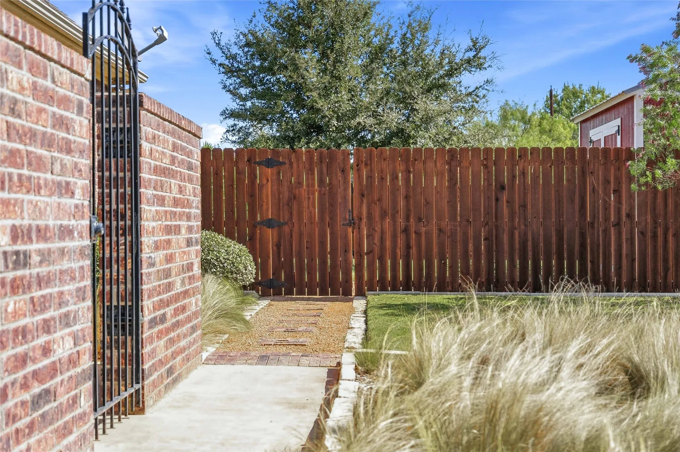 Single Family Residence For Sale in Brown County , 1800 Shaw Drive, Brownwood, Texas 76801, 3 Bedroom, 2 Bathroom, 2 Garage spaces, 2,245 Sqft, built in 2018, mls#21387886, Real Estate Agent in Brownwood, Homes For Sale in Brown county, Homes For Sale in Brownwood, Realtor in Brownwood Texas, Real Estate Brokerage Independent Realty Texas, Luminita Cordes Realtor