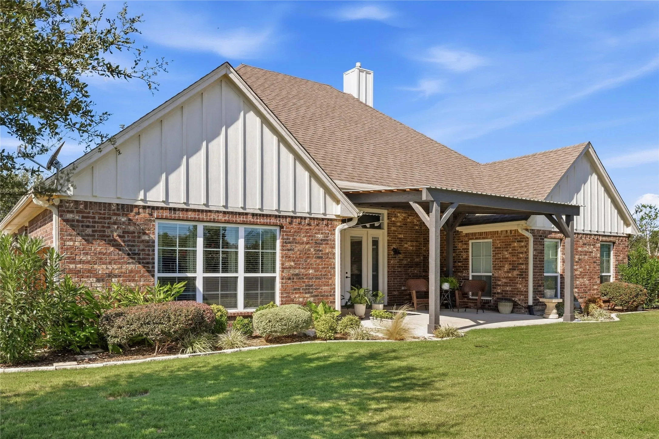 Single Family Residence For Sale in Brown County , 1800 Shaw Drive, Brownwood, Texas 76801, 3 Bedroom, 2 Bathroom, 2 Garage spaces, 2,245 Sqft, built in 2018, mls#21387886, Real Estate Agent in Brownwood, Homes For Sale in Brown county, Homes For Sale in Brownwood, Realtor in Brownwood Texas, Real Estate Brokerage Independent Realty Texas, Luminita Cordes Realtor