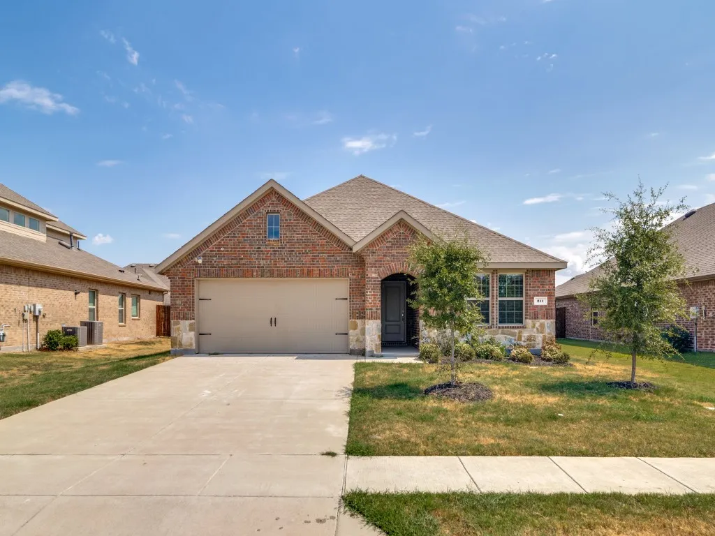 Single Family Residence For Sale in Hunt County , 211 Condor Pass, Caddo Mills, Texas 75135, 4 Bedroom, 2 Bathroom, 2 Garage spaces, 1,826 Sqft, built in 2023, mls#21371916, Real Estate Agent in Caddo Mills, Homes For Sale in Hunt county, Homes For Sale in Caddo Mills, Realtor in Caddo Mills Texas, Real Estate Brokerage Independent Realty Texas, Luminita Cordes Realtor