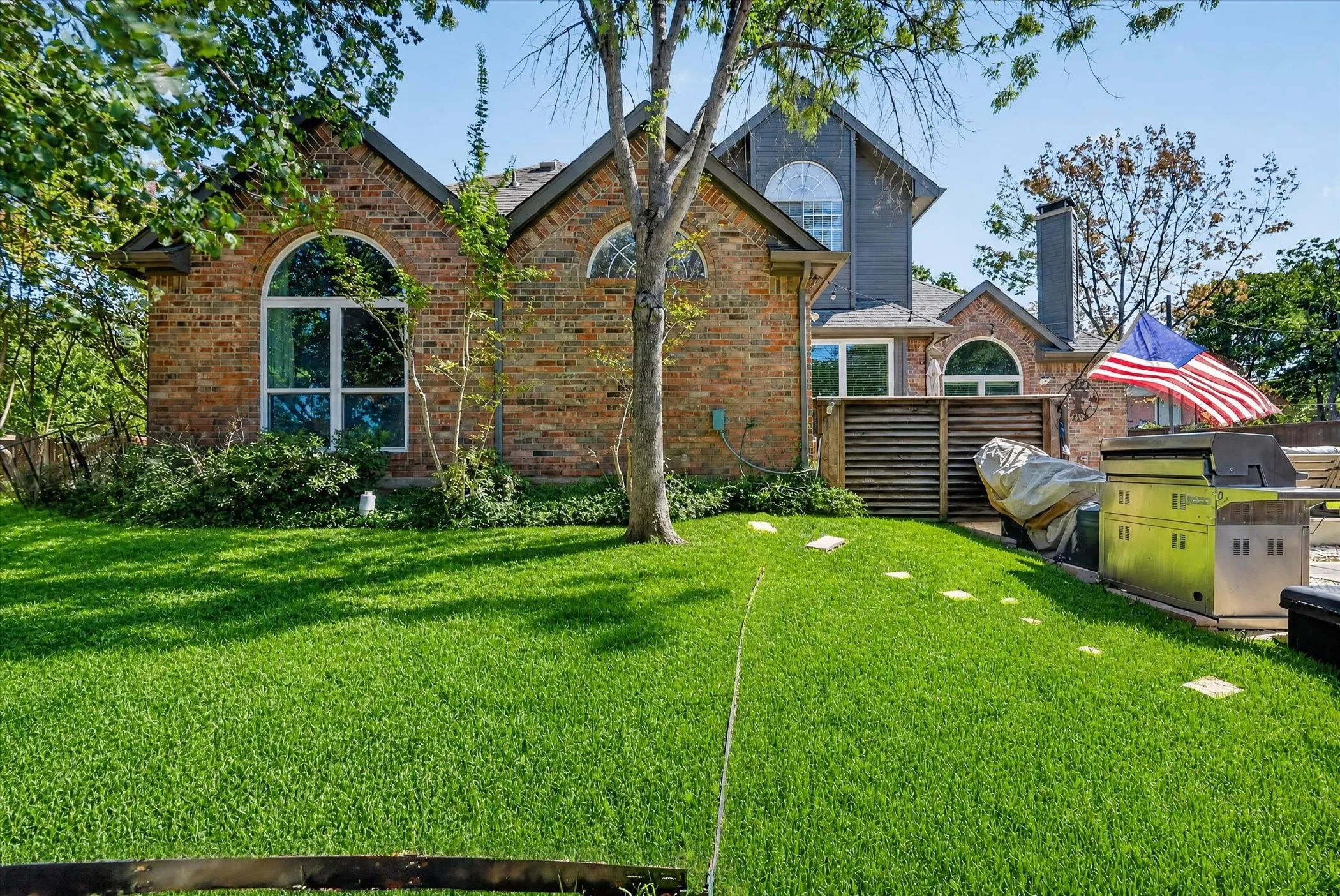 Single Family Residence For Sale in Denton County , 2830 Woodhollow Court, Highland Village, Texas 75077, 4 Bedroom, 3 Bathroom, 2 Garage spaces, 3,418 Sqft, built in 1994, mls#21382145, Real Estate Agent in Highland Village, Homes For Sale in Denton county, Homes For Sale in Highland Village, Realtor in Highland Village Texas, Real Estate Brokerage Independent Realty Texas, Luminita Cordes Realtor
