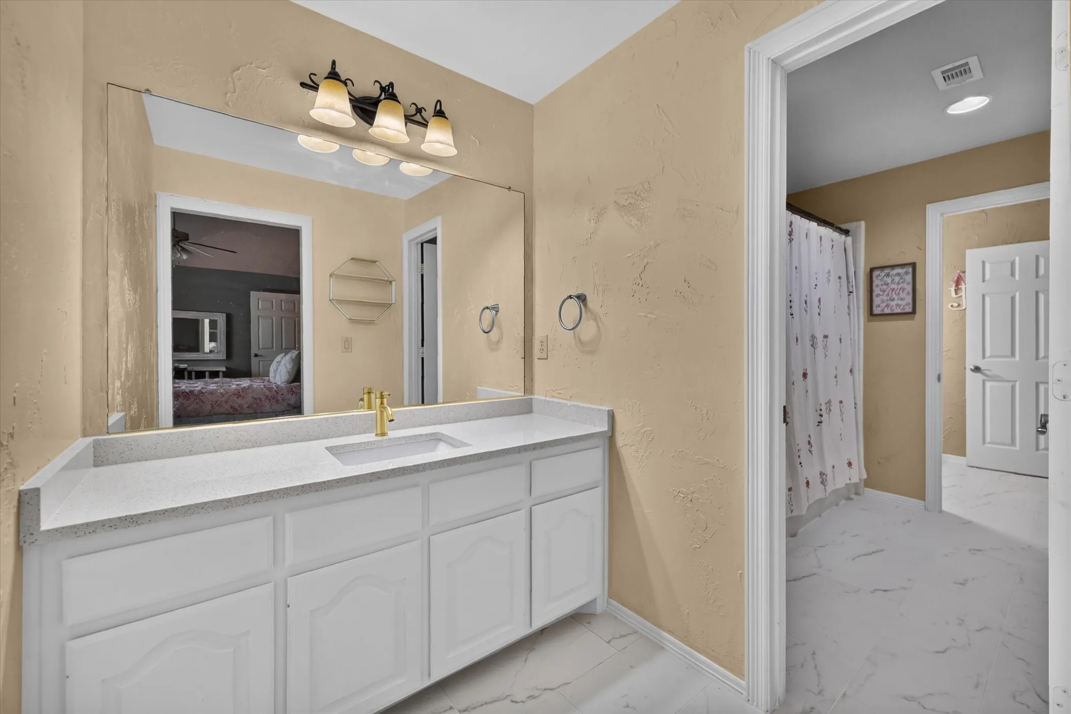 Single Family Residence For Sale in Denton County , 2830 Woodhollow Court, Highland Village, Texas 75077, 4 Bedroom, 3 Bathroom, 2 Garage spaces, 3,418 Sqft, built in 1994, mls#21382145, Real Estate Agent in Highland Village, Homes For Sale in Denton county, Homes For Sale in Highland Village, Realtor in Highland Village Texas, Real Estate Brokerage Independent Realty Texas, Luminita Cordes Realtor