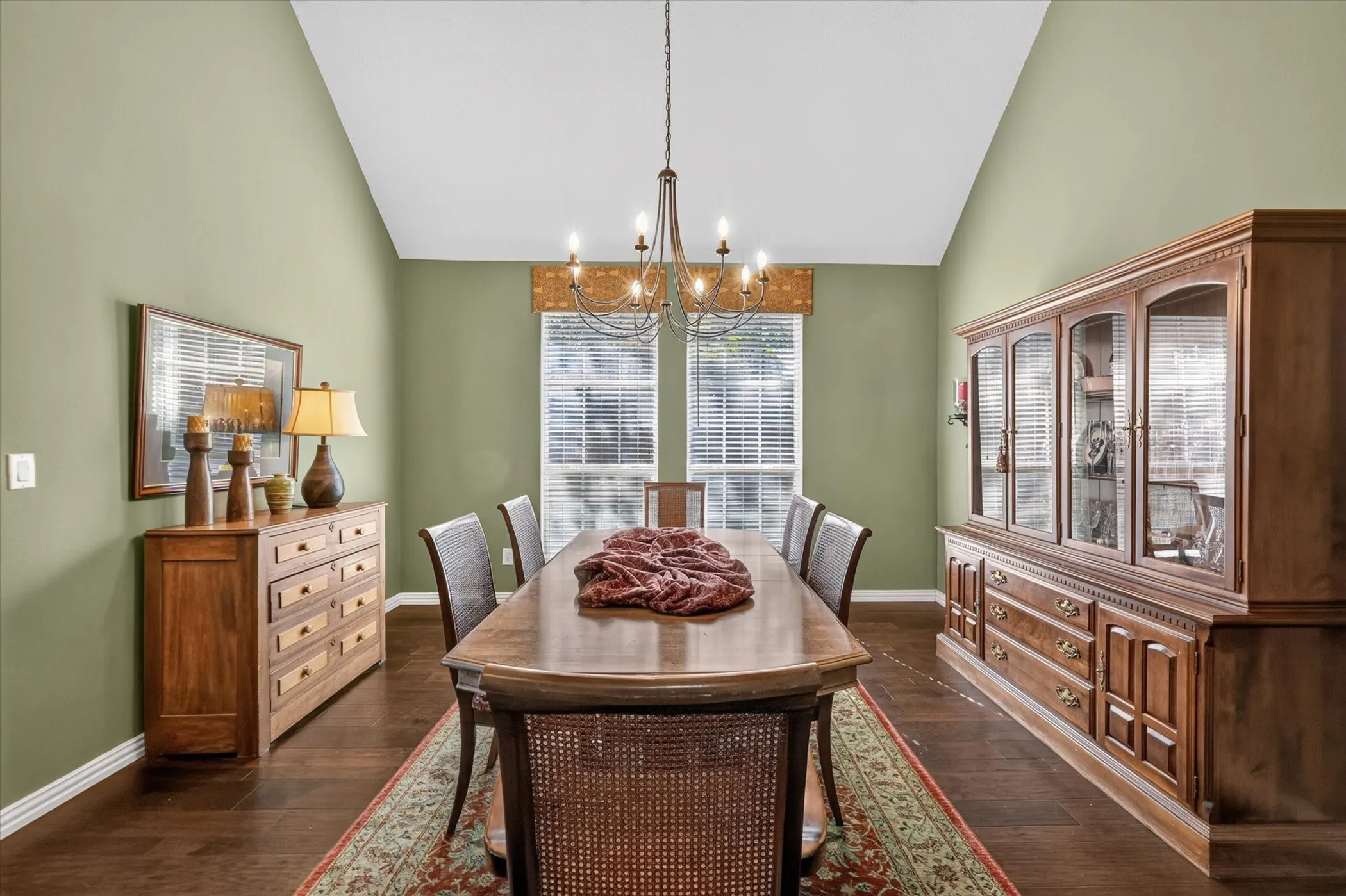 Single Family Residence For Sale in Denton County , 2830 Woodhollow Court, Highland Village, Texas 75077, 4 Bedroom, 3 Bathroom, 2 Garage spaces, 3,418 Sqft, built in 1994, mls#21382145, Real Estate Agent in Highland Village, Homes For Sale in Denton county, Homes For Sale in Highland Village, Realtor in Highland Village Texas, Real Estate Brokerage Independent Realty Texas, Luminita Cordes Realtor