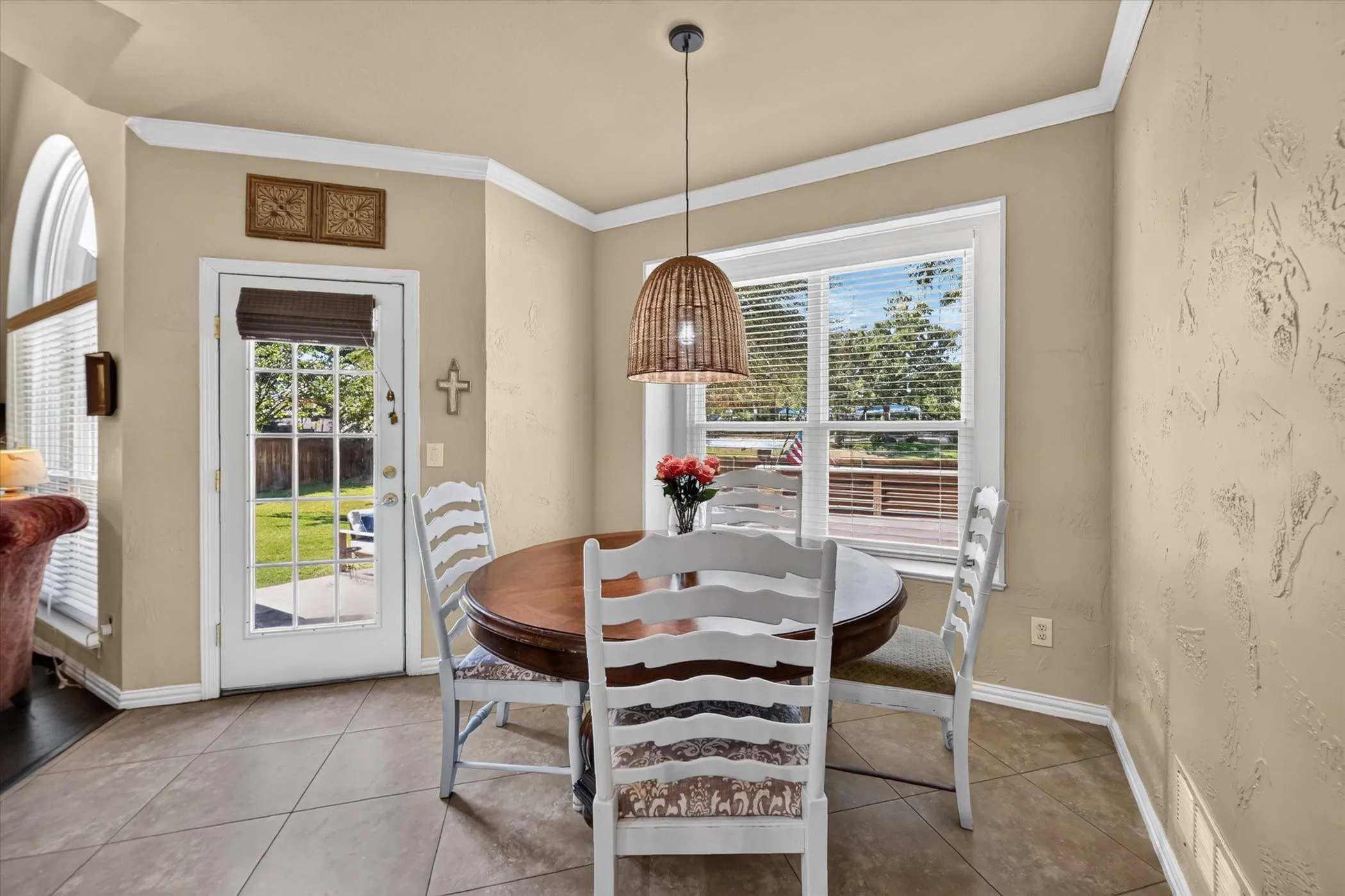 Single Family Residence For Sale in Denton County , 2830 Woodhollow Court, Highland Village, Texas 75077, 4 Bedroom, 3 Bathroom, 2 Garage spaces, 3,418 Sqft, built in 1994, mls#21382145, Real Estate Agent in Highland Village, Homes For Sale in Denton county, Homes For Sale in Highland Village, Realtor in Highland Village Texas, Real Estate Brokerage Independent Realty Texas, Luminita Cordes Realtor