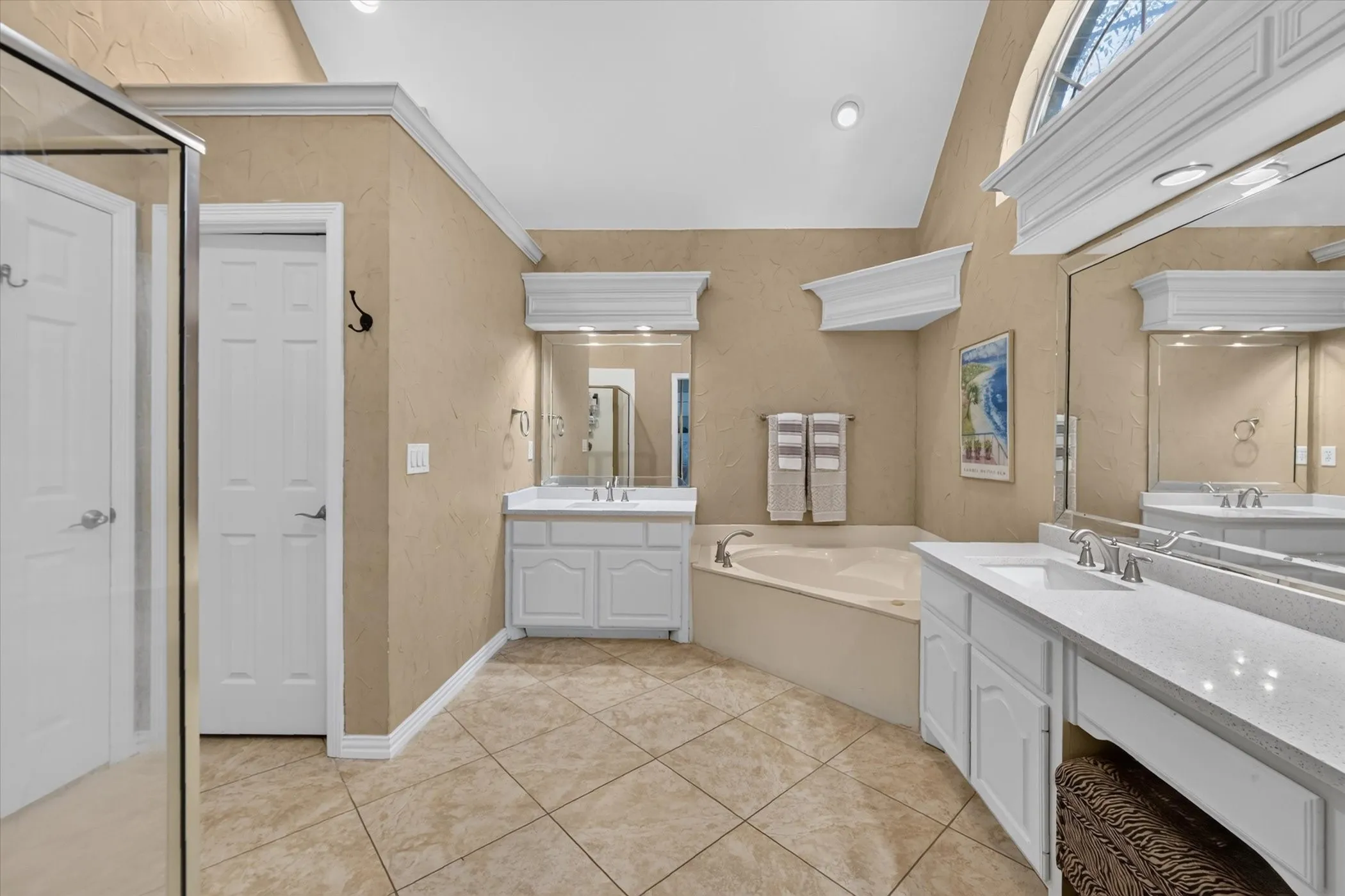 Single Family Residence For Sale in Denton County , 2830 Woodhollow Court, Highland Village, Texas 75077, 4 Bedroom, 3 Bathroom, 2 Garage spaces, 3,418 Sqft, built in 1994, mls#21382145, Real Estate Agent in Highland Village, Homes For Sale in Denton county, Homes For Sale in Highland Village, Realtor in Highland Village Texas, Real Estate Brokerage Independent Realty Texas, Luminita Cordes Realtor