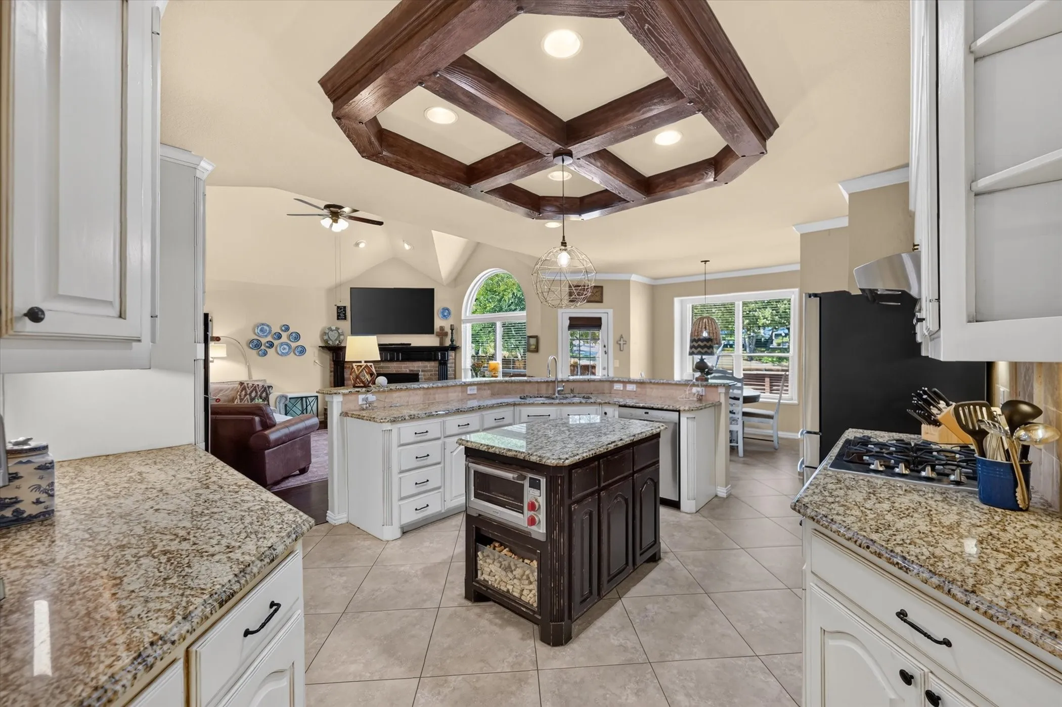 Single Family Residence For Sale in Denton County , 2830 Woodhollow Court, Highland Village, Texas 75077, 4 Bedroom, 3 Bathroom, 2 Garage spaces, 3,418 Sqft, built in 1994, mls#21382145, Real Estate Agent in Highland Village, Homes For Sale in Denton county, Homes For Sale in Highland Village, Realtor in Highland Village Texas, Real Estate Brokerage Independent Realty Texas, Luminita Cordes Realtor