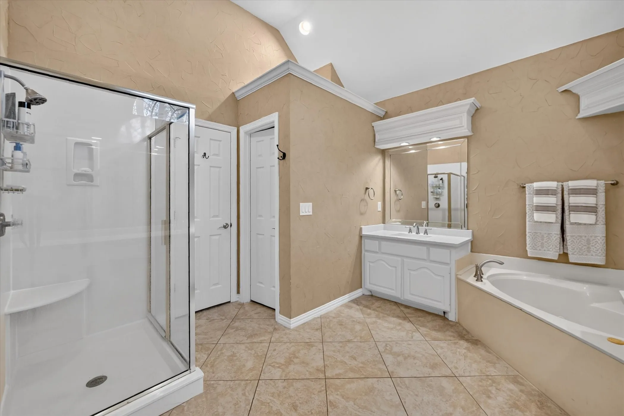 Single Family Residence For Sale in Denton County , 2830 Woodhollow Court, Highland Village, Texas 75077, 4 Bedroom, 3 Bathroom, 2 Garage spaces, 3,418 Sqft, built in 1994, mls#21382145, Real Estate Agent in Highland Village, Homes For Sale in Denton county, Homes For Sale in Highland Village, Realtor in Highland Village Texas, Real Estate Brokerage Independent Realty Texas, Luminita Cordes Realtor