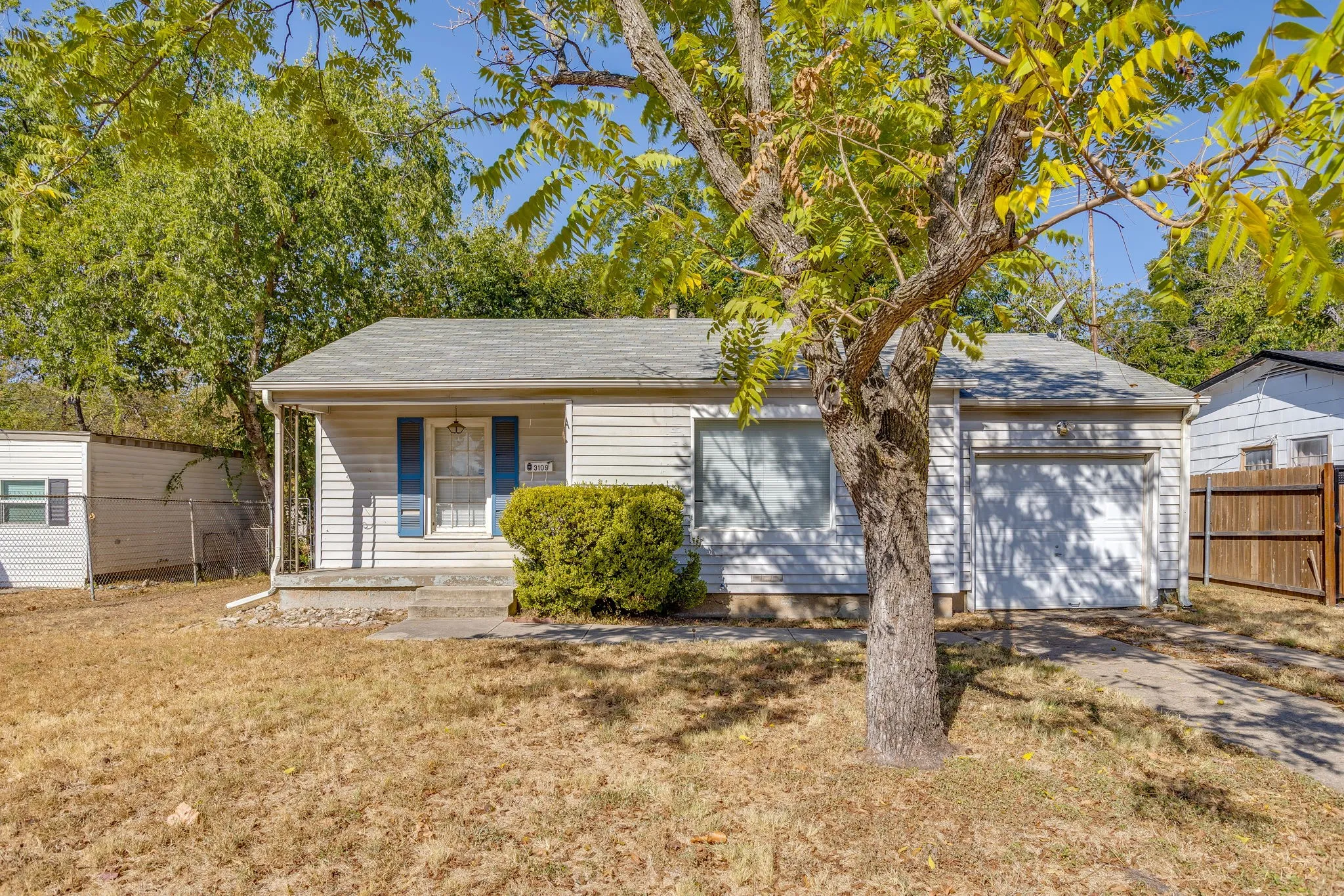 Single Family Residence For Rent in Tarrant County , 3109 Dogwood Park Drive, Richland Hills, Texas 76118, 3 Bedroom, 1 Bathroom, 1 Garage spaces, 964 Sqft, built in 1951, mls#21367464, Real Estate Agent in Richland Hills, Homes For Rent in Tarrant county, Homes For Rent in Richland Hills, Realtor in Richland Hills Texas, Real Estate Brokerage Independent Realty Texas, Luminita Cordes Realtor