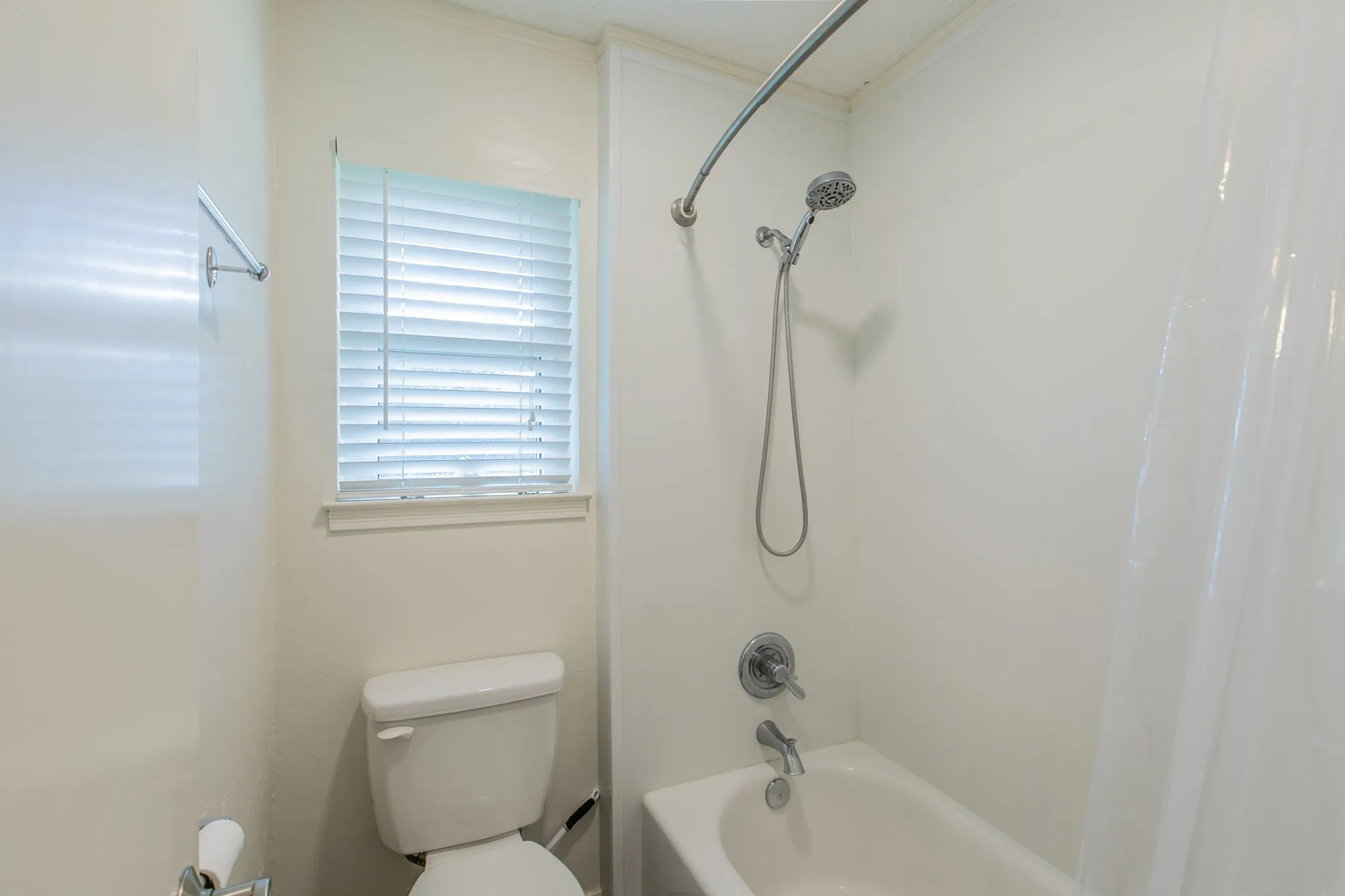 Single Family Residence For Sale in Mc Lennan County , 1033 Rambler Drive, Waco, Texas 76710, 4 Bedroom, 2 Bathroom, 2 Garage spaces, 2,194 Sqft, built in 1972, mls#21385763, Real Estate Agent in Waco, Homes For Sale in Mc Lennan county, Homes For Sale in Waco, Realtor in Waco Texas, Real Estate Brokerage Independent Realty Texas, Luminita Cordes Realtor