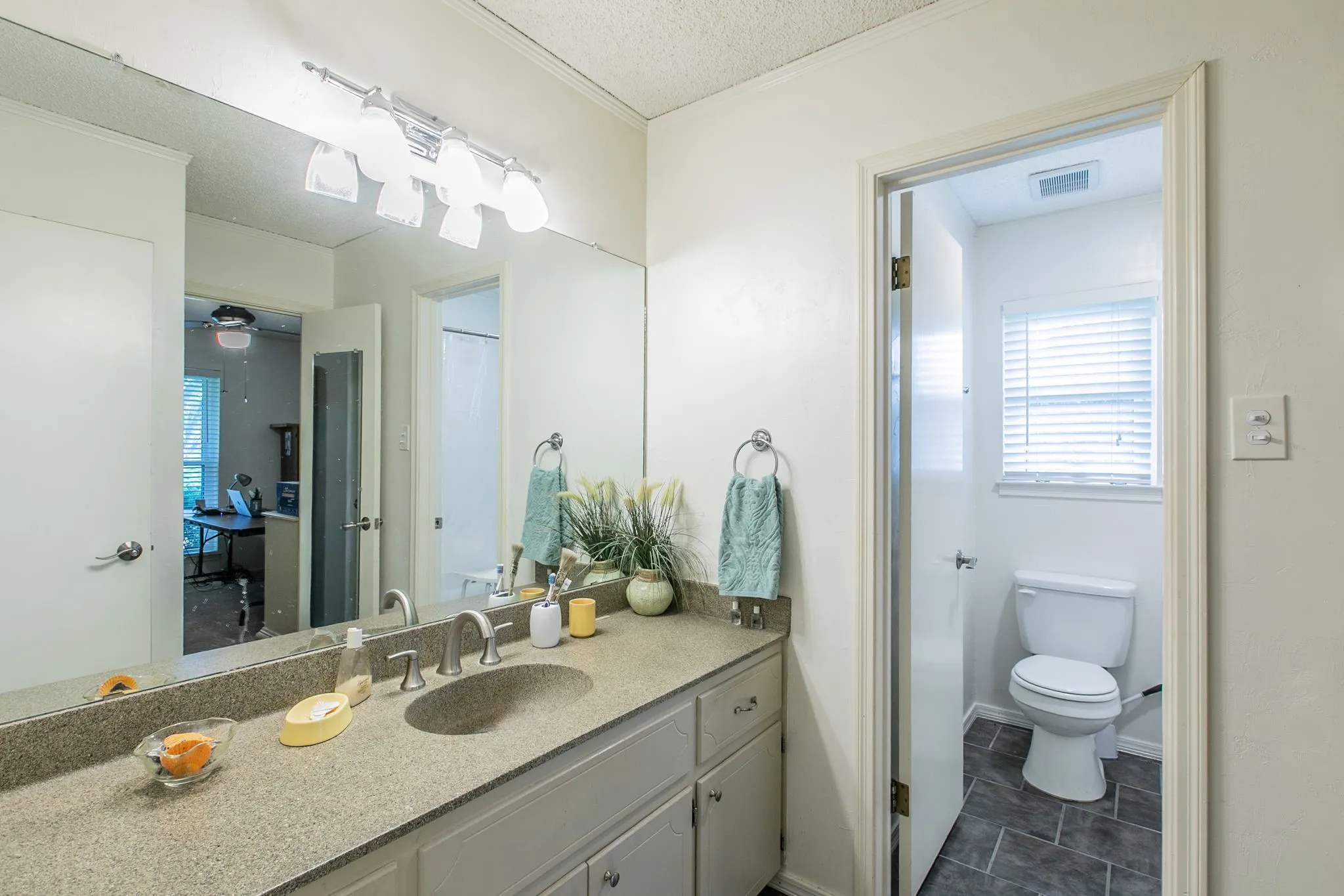 Single Family Residence For Sale in Mc Lennan County , 1033 Rambler Drive, Waco, Texas 76710, 4 Bedroom, 2 Bathroom, 2 Garage spaces, 2,194 Sqft, built in 1972, mls#21385763, Real Estate Agent in Waco, Homes For Sale in Mc Lennan county, Homes For Sale in Waco, Realtor in Waco Texas, Real Estate Brokerage Independent Realty Texas, Luminita Cordes Realtor