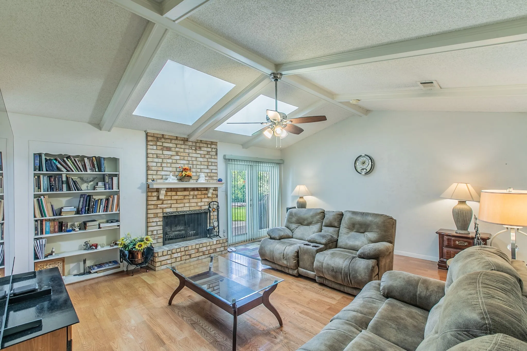 Single Family Residence For Sale in Mc Lennan County , 1033 Rambler Drive, Waco, Texas 76710, 4 Bedroom, 2 Bathroom, 2 Garage spaces, 2,194 Sqft, built in 1972, mls#21385763, Real Estate Agent in Waco, Homes For Sale in Mc Lennan county, Homes For Sale in Waco, Realtor in Waco Texas, Real Estate Brokerage Independent Realty Texas, Luminita Cordes Realtor