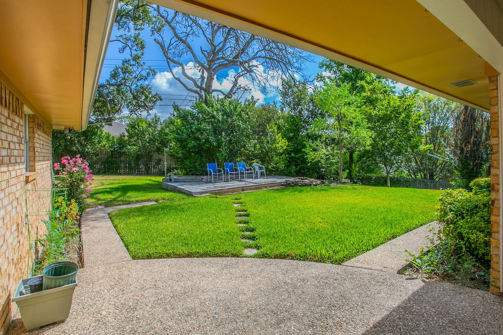 Single Family Residence For Sale in Mc Lennan County , 1033 Rambler Drive, Waco, Texas 76710, 4 Bedroom, 2 Bathroom, 2 Garage spaces, 2,194 Sqft, built in 1972, mls#21385763, Real Estate Agent in Waco, Homes For Sale in Mc Lennan county, Homes For Sale in Waco, Realtor in Waco Texas, Real Estate Brokerage Independent Realty Texas, Luminita Cordes Realtor