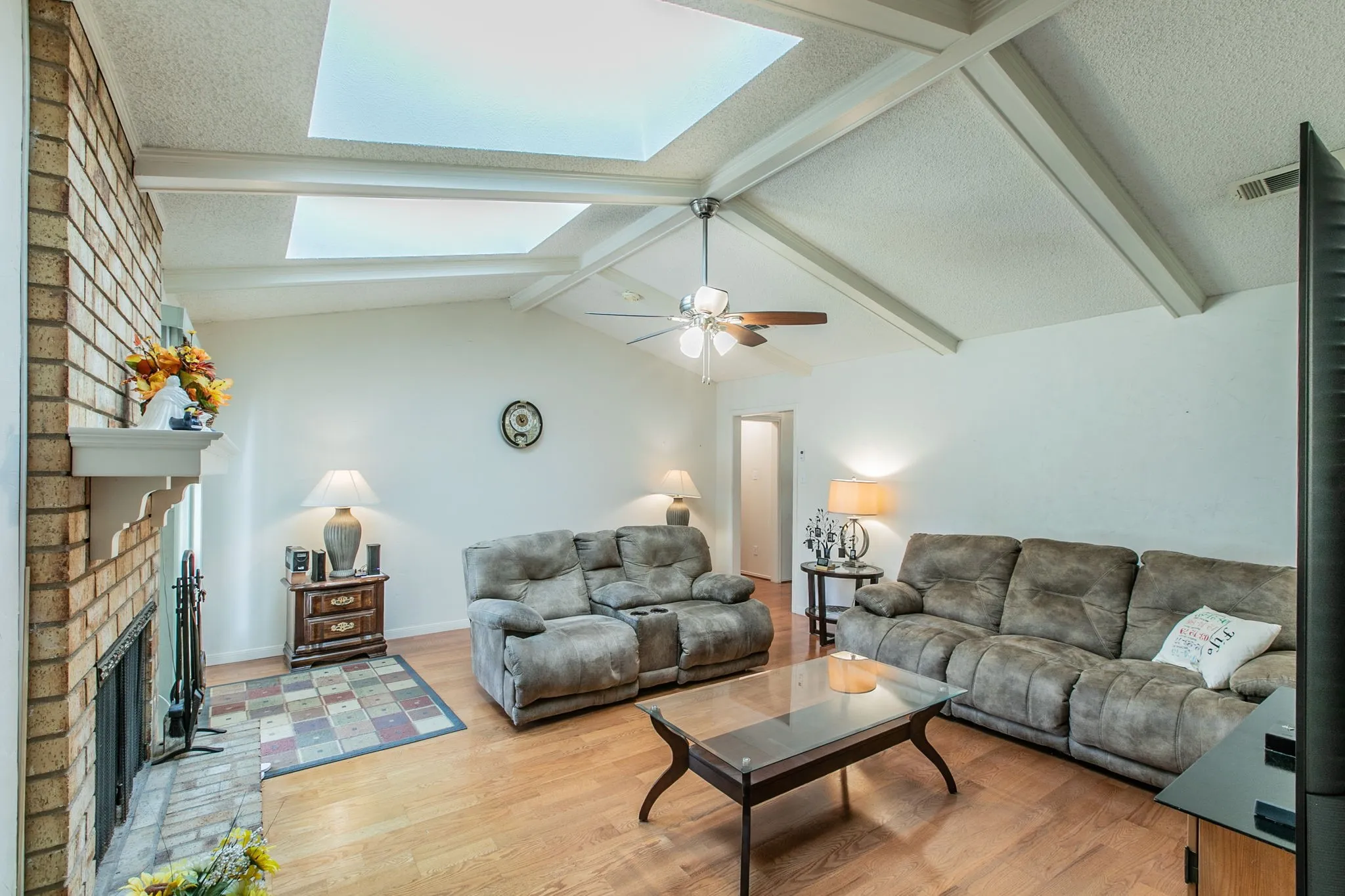 Single Family Residence For Sale in Mc Lennan County , 1033 Rambler Drive, Waco, Texas 76710, 4 Bedroom, 2 Bathroom, 2 Garage spaces, 2,194 Sqft, built in 1972, mls#21385763, Real Estate Agent in Waco, Homes For Sale in Mc Lennan county, Homes For Sale in Waco, Realtor in Waco Texas, Real Estate Brokerage Independent Realty Texas, Luminita Cordes Realtor