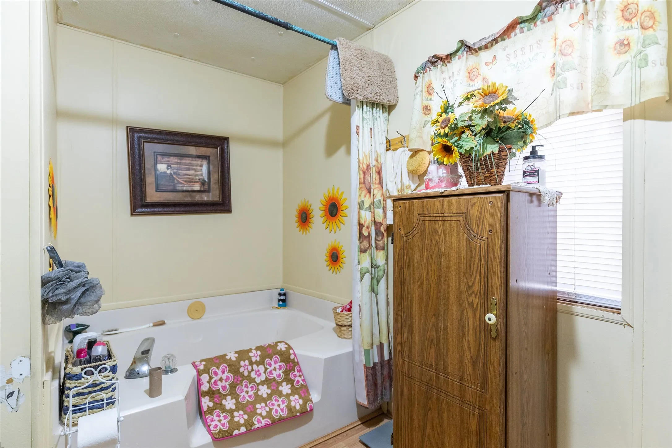 Mobile Home For Sale in Taylor County , 1455 County Road 401, Merkel, Texas 79536, 4 Bedroom, 2 Bathroom, Garage spaces, 1,440 Sqft, built in 1979, mls#21388303, Real Estate Agent in Merkel, Homes For Sale in Taylor county, Homes For Sale in Merkel, Realtor in Merkel Texas, Real Estate Brokerage Independent Realty Texas, Luminita Cordes Realtor