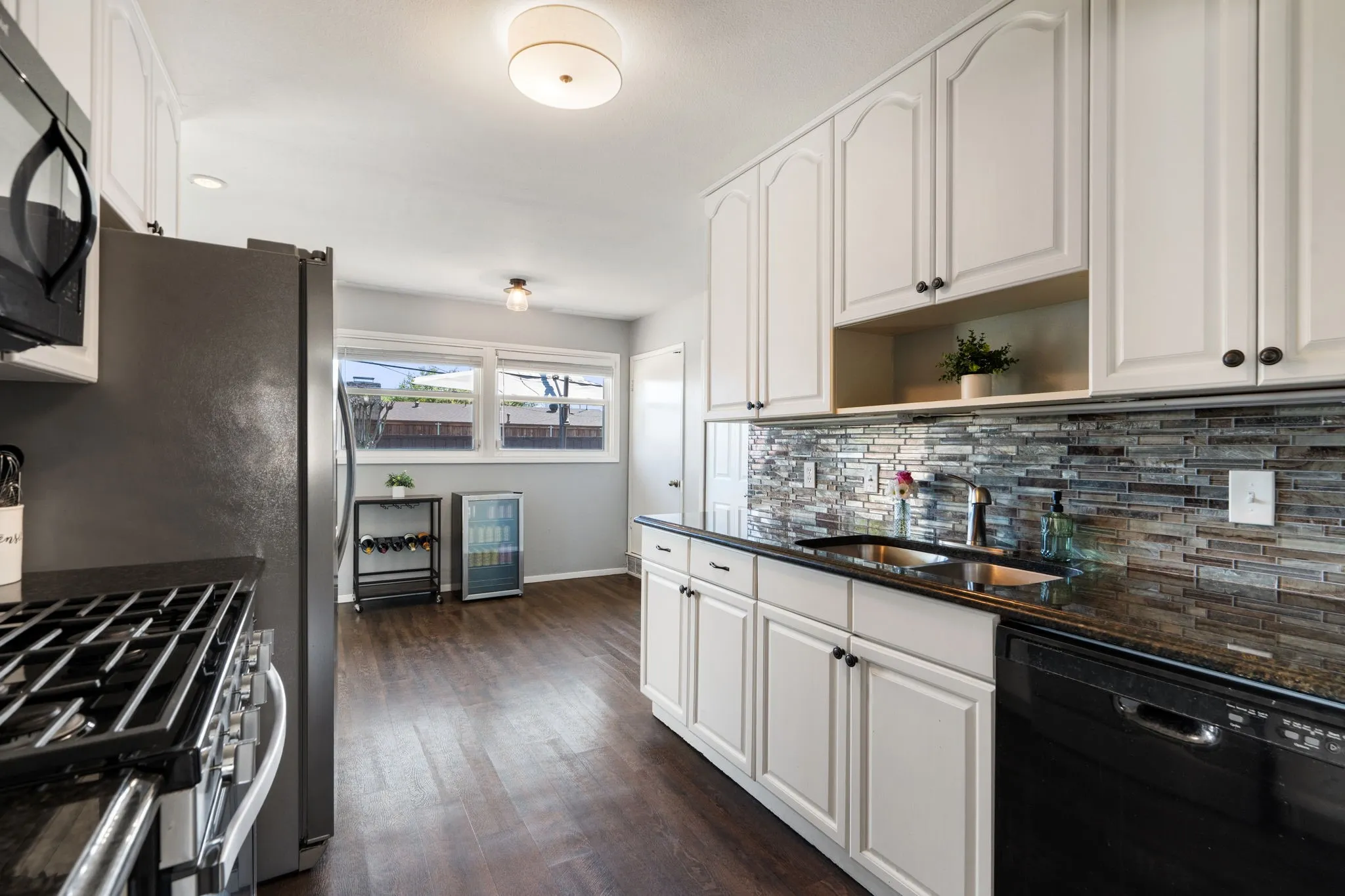 Single Family Residence For Rent in Dallas County , 3244 High Brook Drive, Dallas, Texas 75234, 3 Bedroom, 2 Bathroom, 2 Garage spaces, 1,504 Sqft, built in 1961, mls#21388381, Real Estate Agent in Dallas, Homes For Rent in Dallas county, Homes For Rent in Dallas, Realtor in Dallas Texas, Real Estate Brokerage Independent Realty Texas, Luminita Cordes Realtor