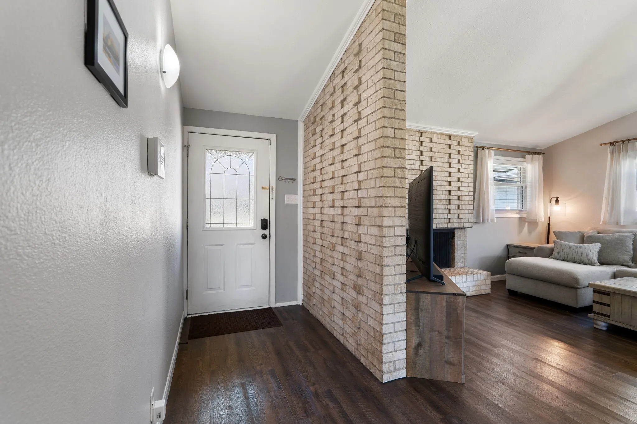 Single Family Residence For Rent in Dallas County , 3244 High Brook Drive, Dallas, Texas 75234, 3 Bedroom, 2 Bathroom, 2 Garage spaces, 1,504 Sqft, built in 1961, mls#21388381, Real Estate Agent in Dallas, Homes For Rent in Dallas county, Homes For Rent in Dallas, Realtor in Dallas Texas, Real Estate Brokerage Independent Realty Texas, Luminita Cordes Realtor
