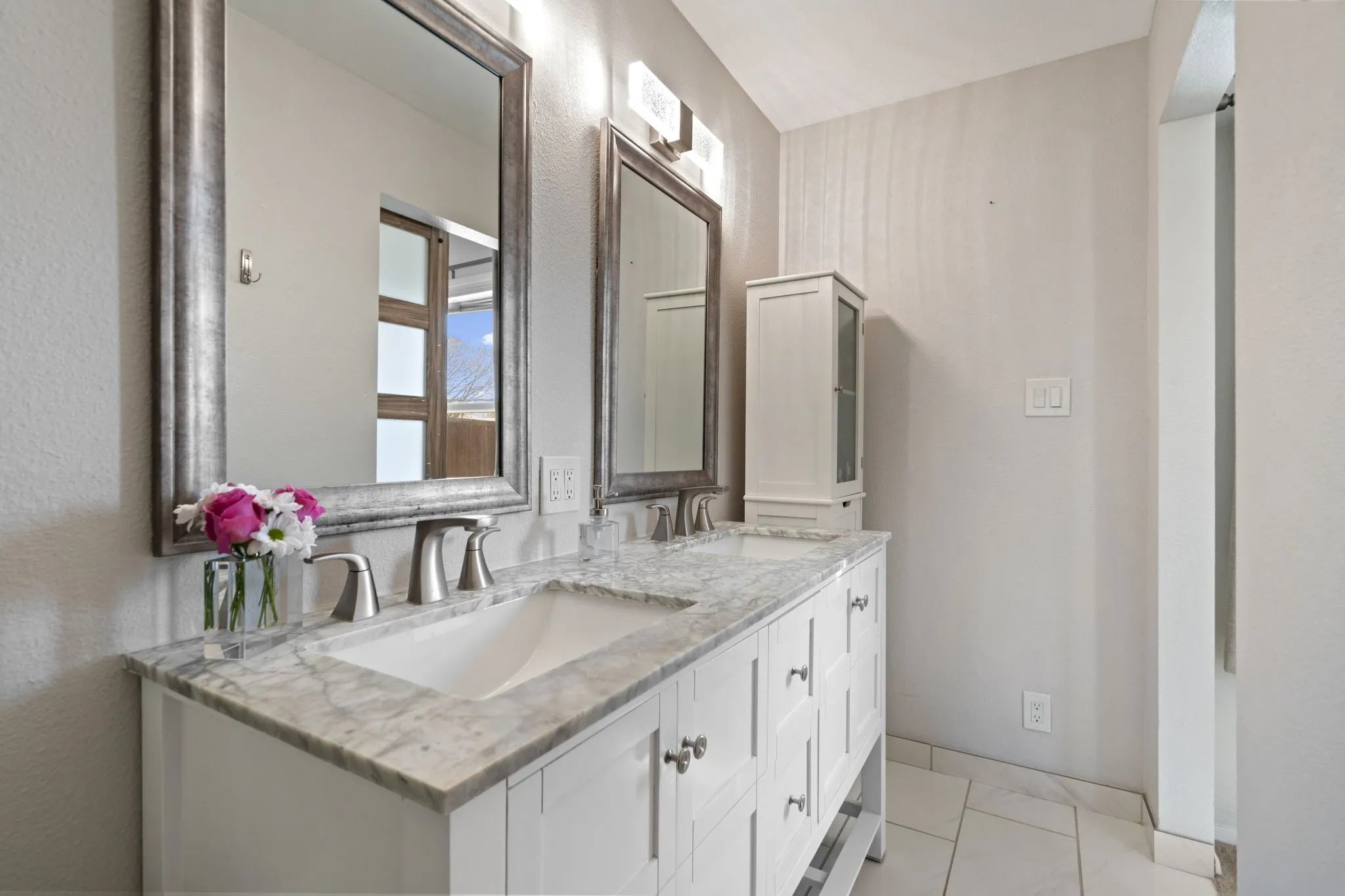 Single Family Residence For Rent in Dallas County , 3244 High Brook Drive, Dallas, Texas 75234, 3 Bedroom, 2 Bathroom, 2 Garage spaces, 1,504 Sqft, built in 1961, mls#21388381, Real Estate Agent in Dallas, Homes For Rent in Dallas county, Homes For Rent in Dallas, Realtor in Dallas Texas, Real Estate Brokerage Independent Realty Texas, Luminita Cordes Realtor