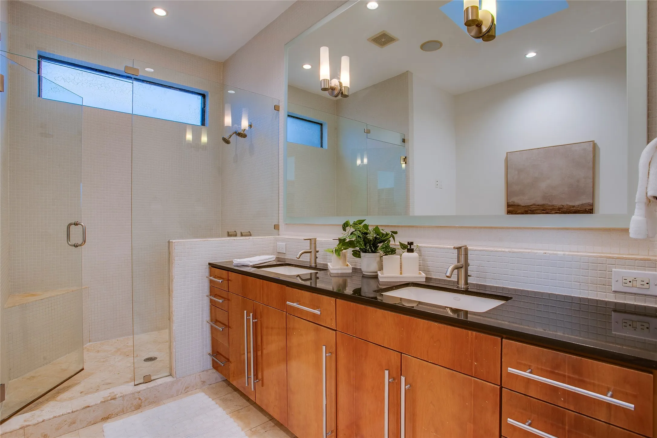 Townhouse For Sale in Dallas County , 433 Trinity River Circle, Dallas, Texas 75203, 2 Bedroom, 3 Bathroom, 2 Garage spaces, 2,064 Sqft, built in 2006, mls#21388345, Real Estate Agent in Dallas, Homes For Sale in Dallas county, Homes For Sale in Dallas, Realtor in Dallas Texas, Real Estate Brokerage Independent Realty Texas, Luminita Cordes Realtor
