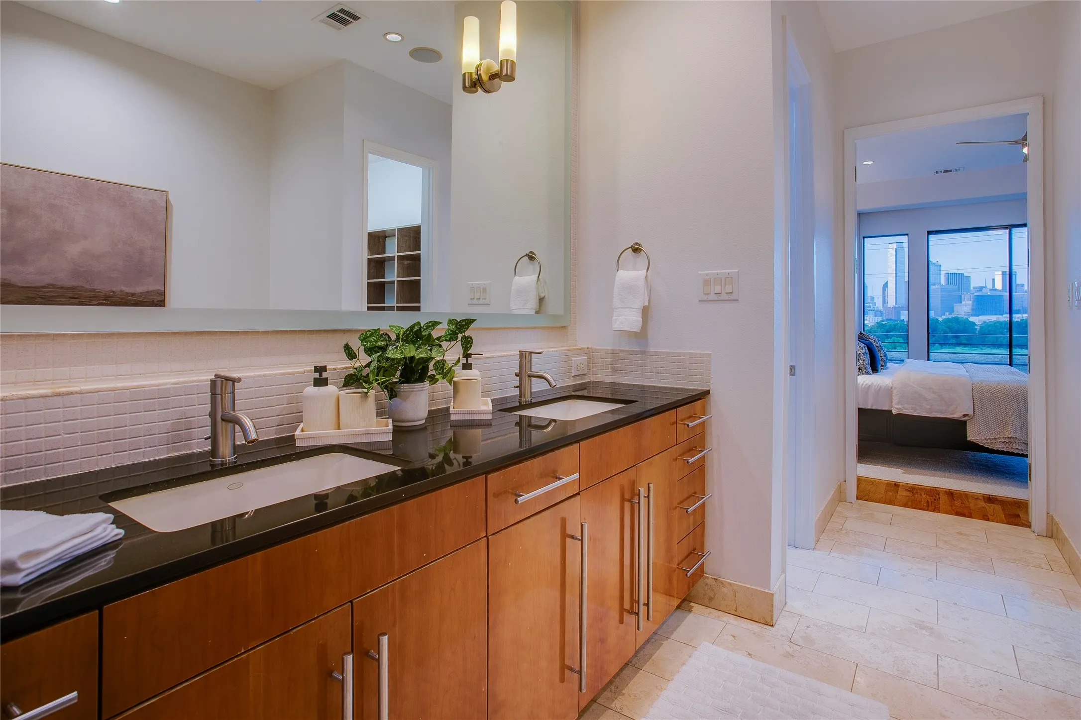 Townhouse For Sale in Dallas County , 433 Trinity River Circle, Dallas, Texas 75203, 2 Bedroom, 3 Bathroom, 2 Garage spaces, 2,064 Sqft, built in 2006, mls#21388345, Real Estate Agent in Dallas, Homes For Sale in Dallas county, Homes For Sale in Dallas, Realtor in Dallas Texas, Real Estate Brokerage Independent Realty Texas, Luminita Cordes Realtor