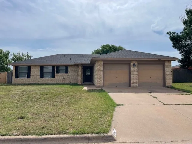 Single Family Residence For Rent in Taylor County , 7601 Thompson Parkway, Abilene, Texas 79606, 4 Bedroom, 2 Bathroom, 2 Garage spaces, 1,495 Sqft, built in 1997, mls#21388400, Real Estate Agent in Abilene, Homes For Rent in Taylor county, Homes For Rent in Abilene, Realtor in Abilene Texas, Real Estate Brokerage Independent Realty Texas, Luminita Cordes Realtor