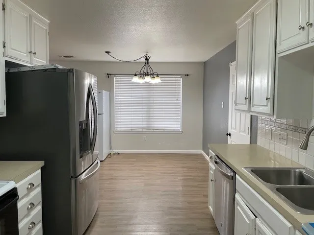 Single Family Residence For Rent in Taylor County , 7601 Thompson Parkway, Abilene, Texas 79606, 4 Bedroom, 2 Bathroom, 2 Garage spaces, 1,495 Sqft, built in 1997, mls#21388400, Real Estate Agent in Abilene, Homes For Rent in Taylor county, Homes For Rent in Abilene, Realtor in Abilene Texas, Real Estate Brokerage Independent Realty Texas, Luminita Cordes Realtor