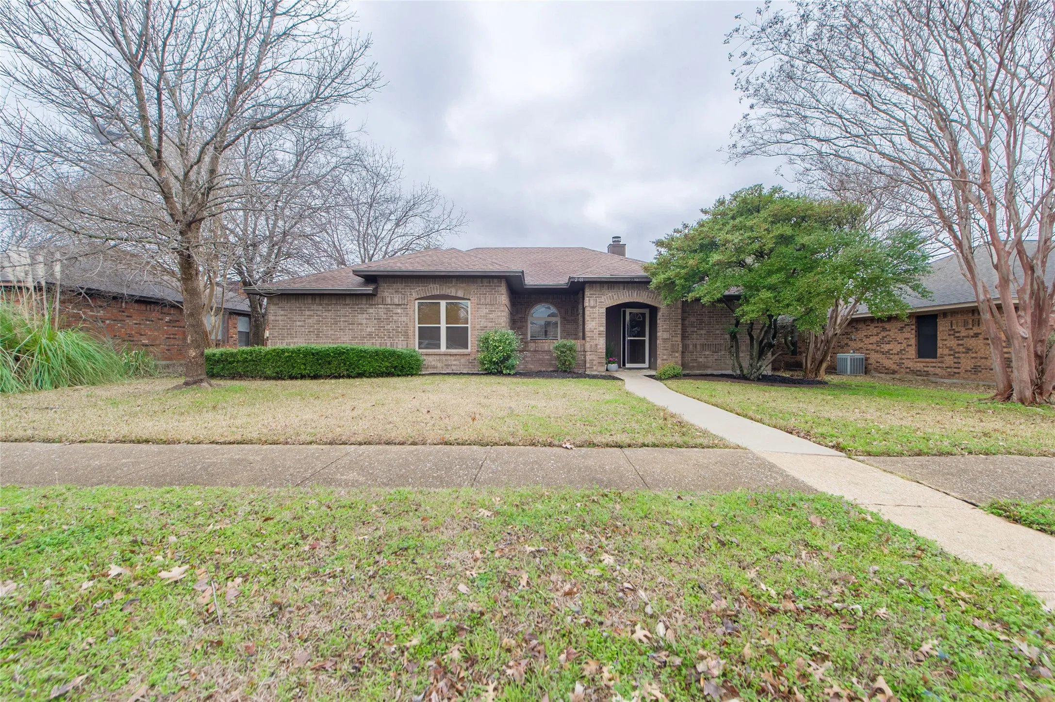 Single Family Residence For Rent in Dallas County , 2901 Hampshire Drive, Garland, Texas 75040, 3 Bedroom, 2 Bathroom, 2 Garage spaces, 1,772 Sqft, built in 1986, mls#21388390, Real Estate Agent in Garland, Homes For Rent in Dallas county, Homes For Rent in Garland, Realtor in Garland Texas, Real Estate Brokerage Independent Realty Texas, Luminita Cordes Realtor
