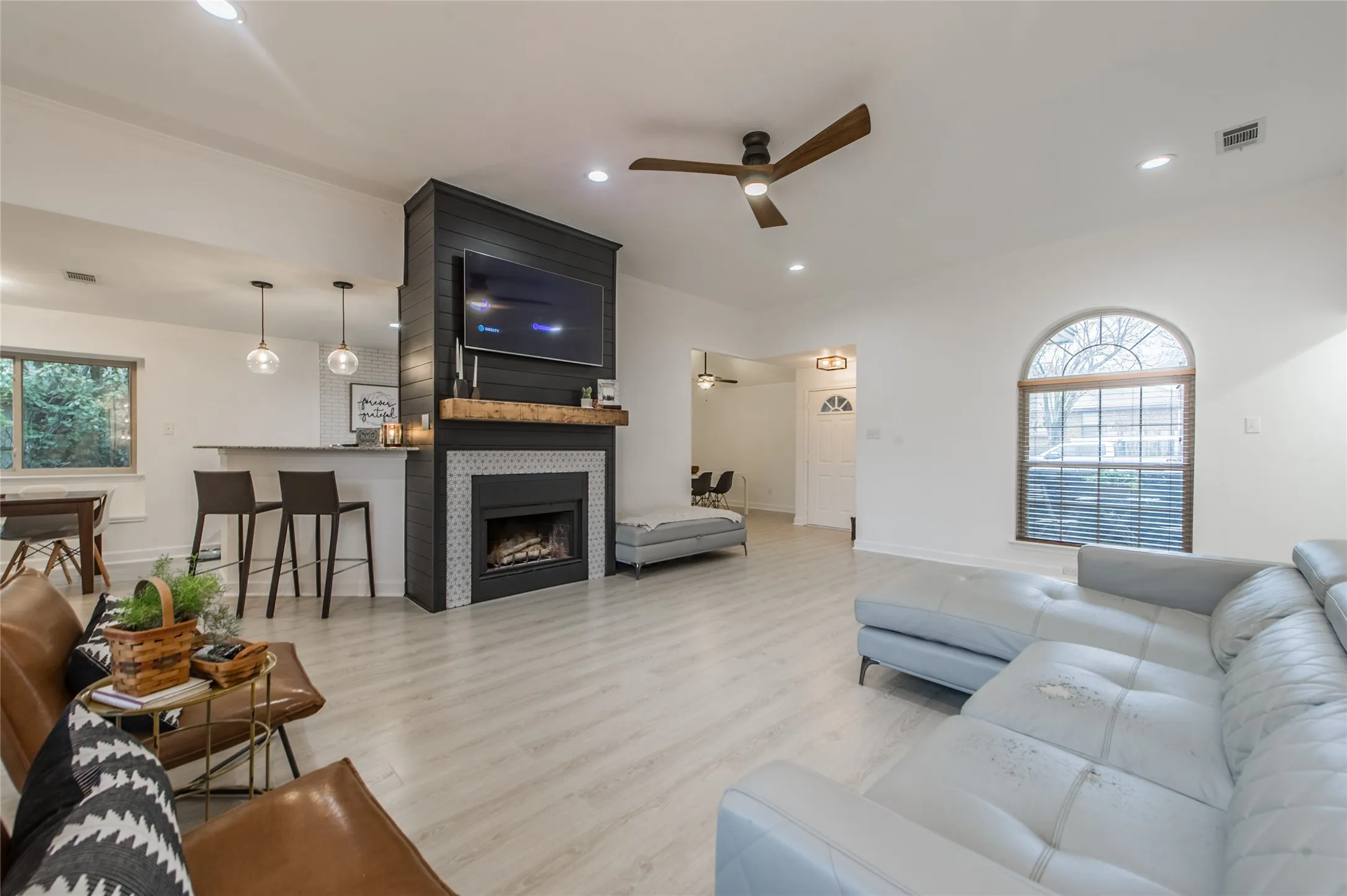 Single Family Residence For Rent in Dallas County , 2901 Hampshire Drive, Garland, Texas 75040, 3 Bedroom, 2 Bathroom, 2 Garage spaces, 1,772 Sqft, built in 1986, mls#21388390, Real Estate Agent in Garland, Homes For Rent in Dallas county, Homes For Rent in Garland, Realtor in Garland Texas, Real Estate Brokerage Independent Realty Texas, Luminita Cordes Realtor