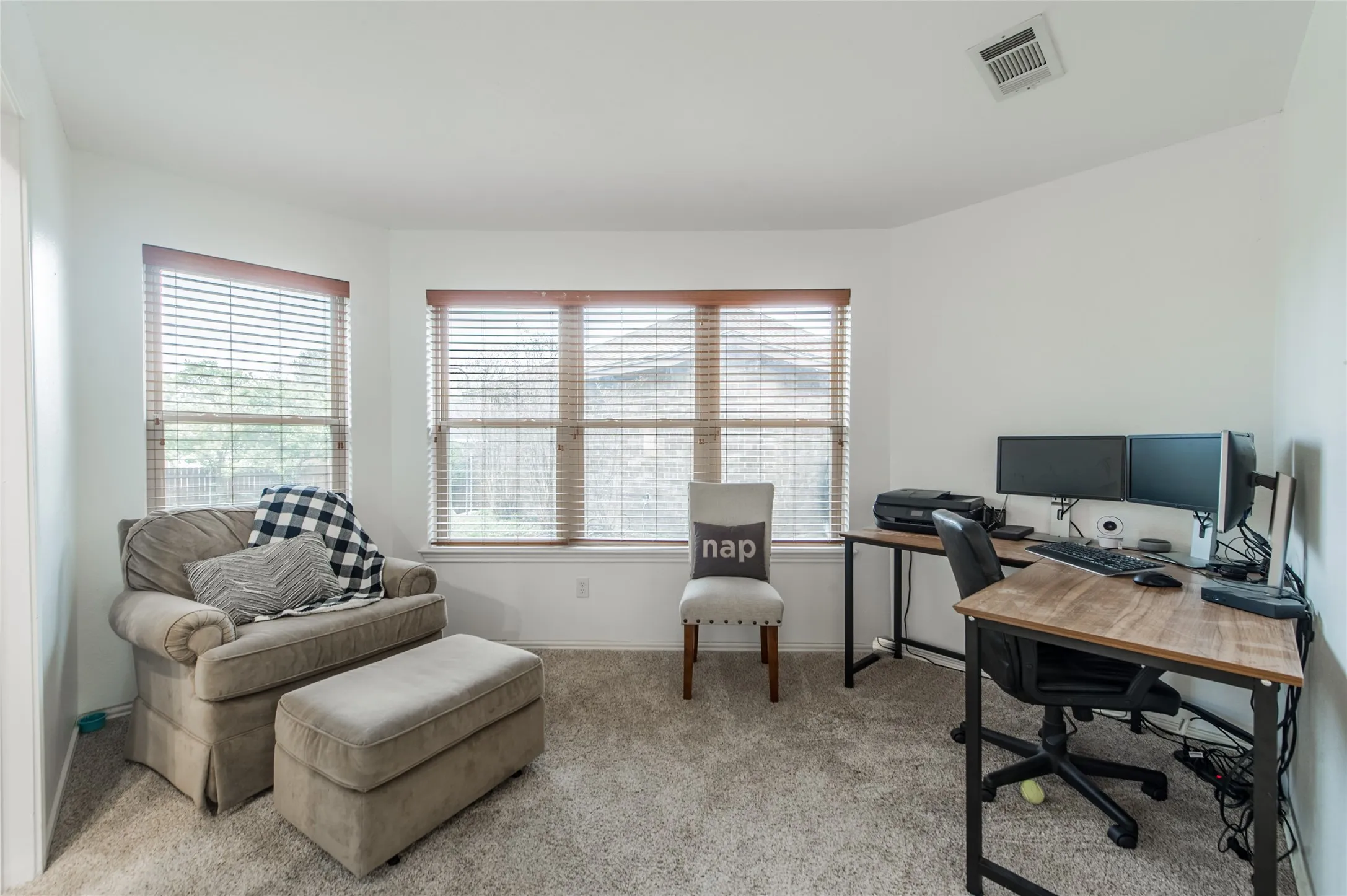 Single Family Residence For Rent in Dallas County , 2901 Hampshire Drive, Garland, Texas 75040, 3 Bedroom, 2 Bathroom, 2 Garage spaces, 1,772 Sqft, built in 1986, mls#21388390, Real Estate Agent in Garland, Homes For Rent in Dallas county, Homes For Rent in Garland, Realtor in Garland Texas, Real Estate Brokerage Independent Realty Texas, Luminita Cordes Realtor