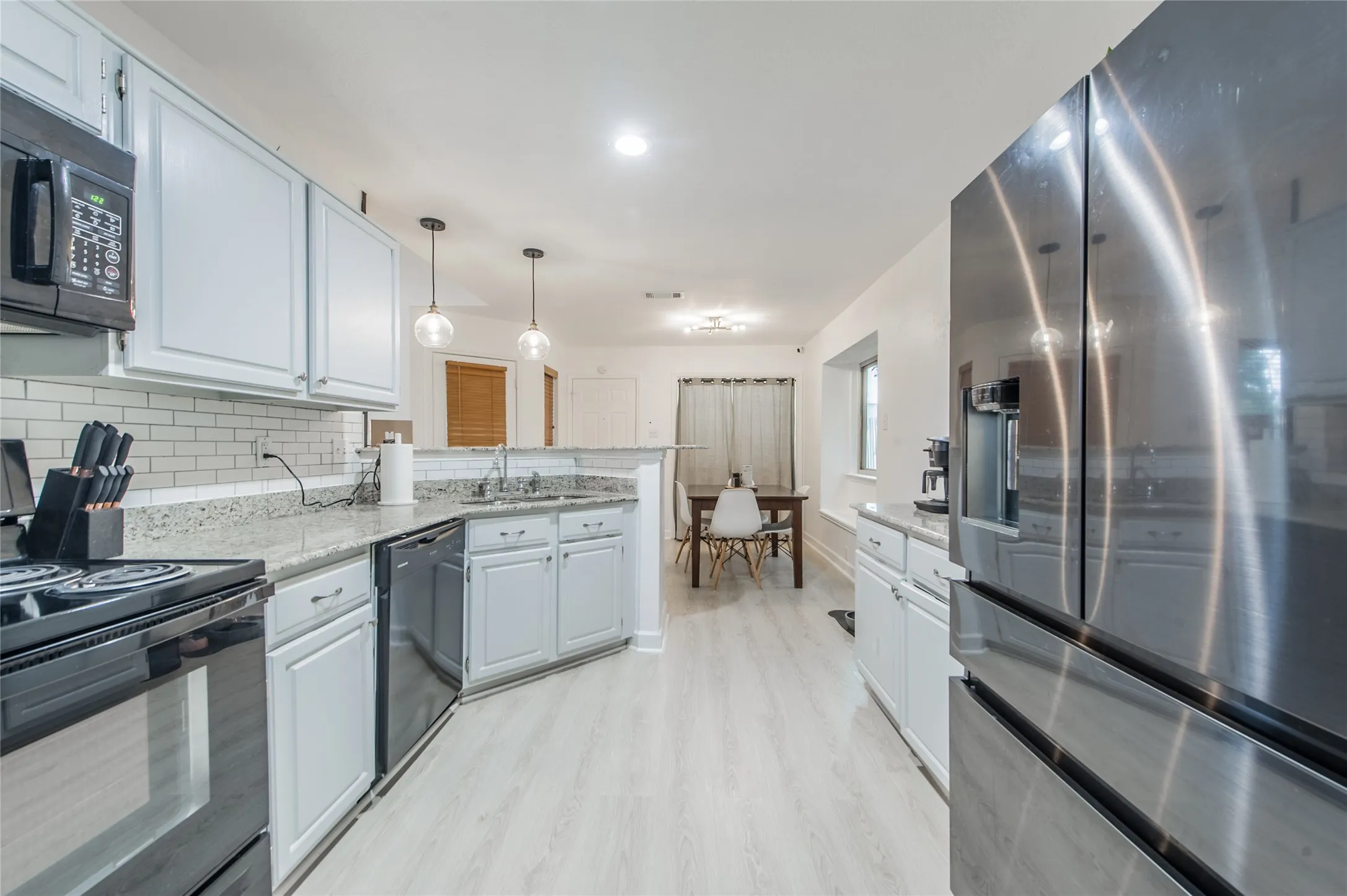 Single Family Residence For Rent in Dallas County , 2901 Hampshire Drive, Garland, Texas 75040, 3 Bedroom, 2 Bathroom, 2 Garage spaces, 1,772 Sqft, built in 1986, mls#21388390, Real Estate Agent in Garland, Homes For Rent in Dallas county, Homes For Rent in Garland, Realtor in Garland Texas, Real Estate Brokerage Independent Realty Texas, Luminita Cordes Realtor