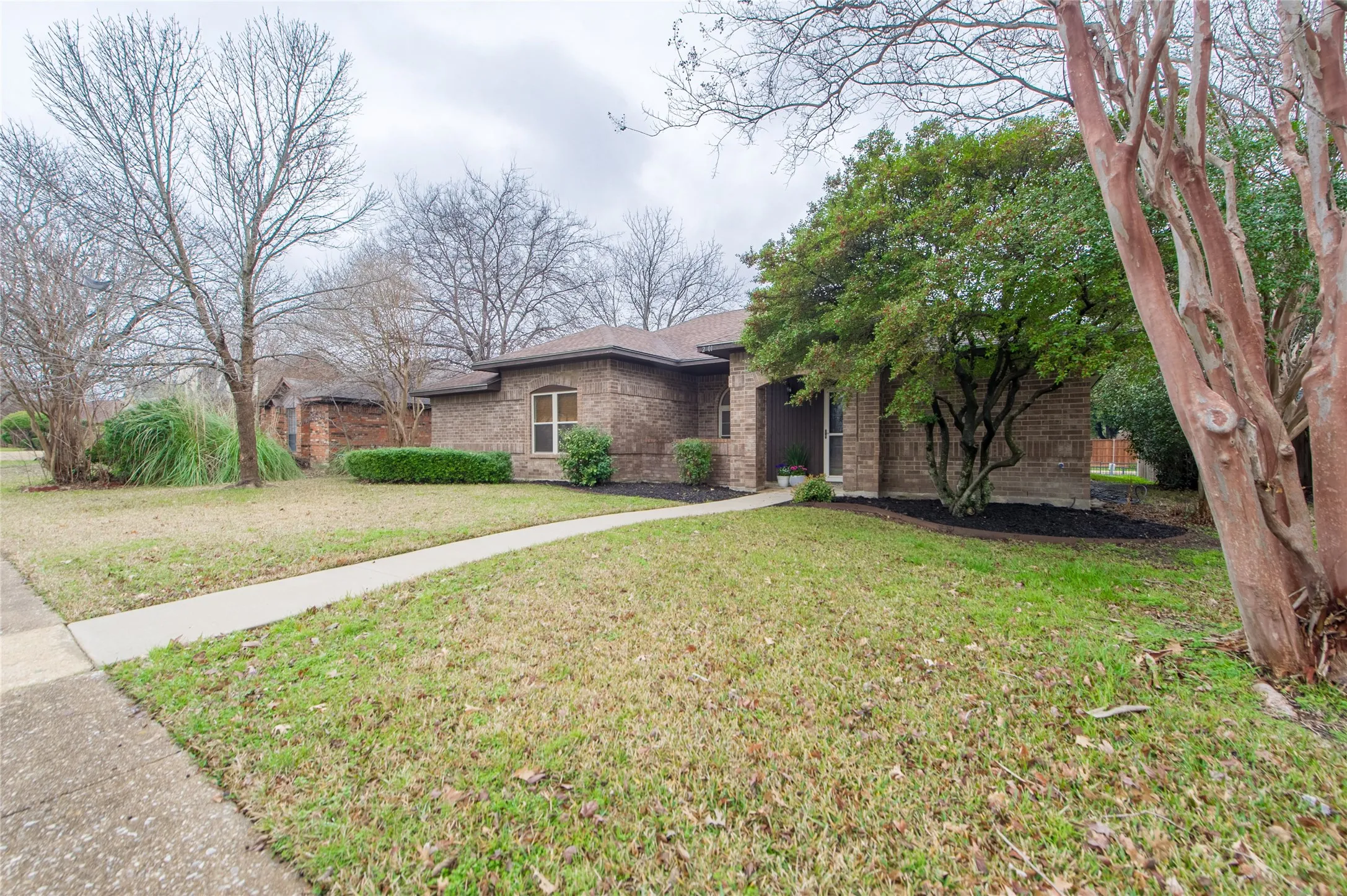Single Family Residence For Rent in Dallas County , 2901 Hampshire Drive, Garland, Texas 75040, 3 Bedroom, 2 Bathroom, 2 Garage spaces, 1,772 Sqft, built in 1986, mls#21388390, Real Estate Agent in Garland, Homes For Rent in Dallas county, Homes For Rent in Garland, Realtor in Garland Texas, Real Estate Brokerage Independent Realty Texas, Luminita Cordes Realtor