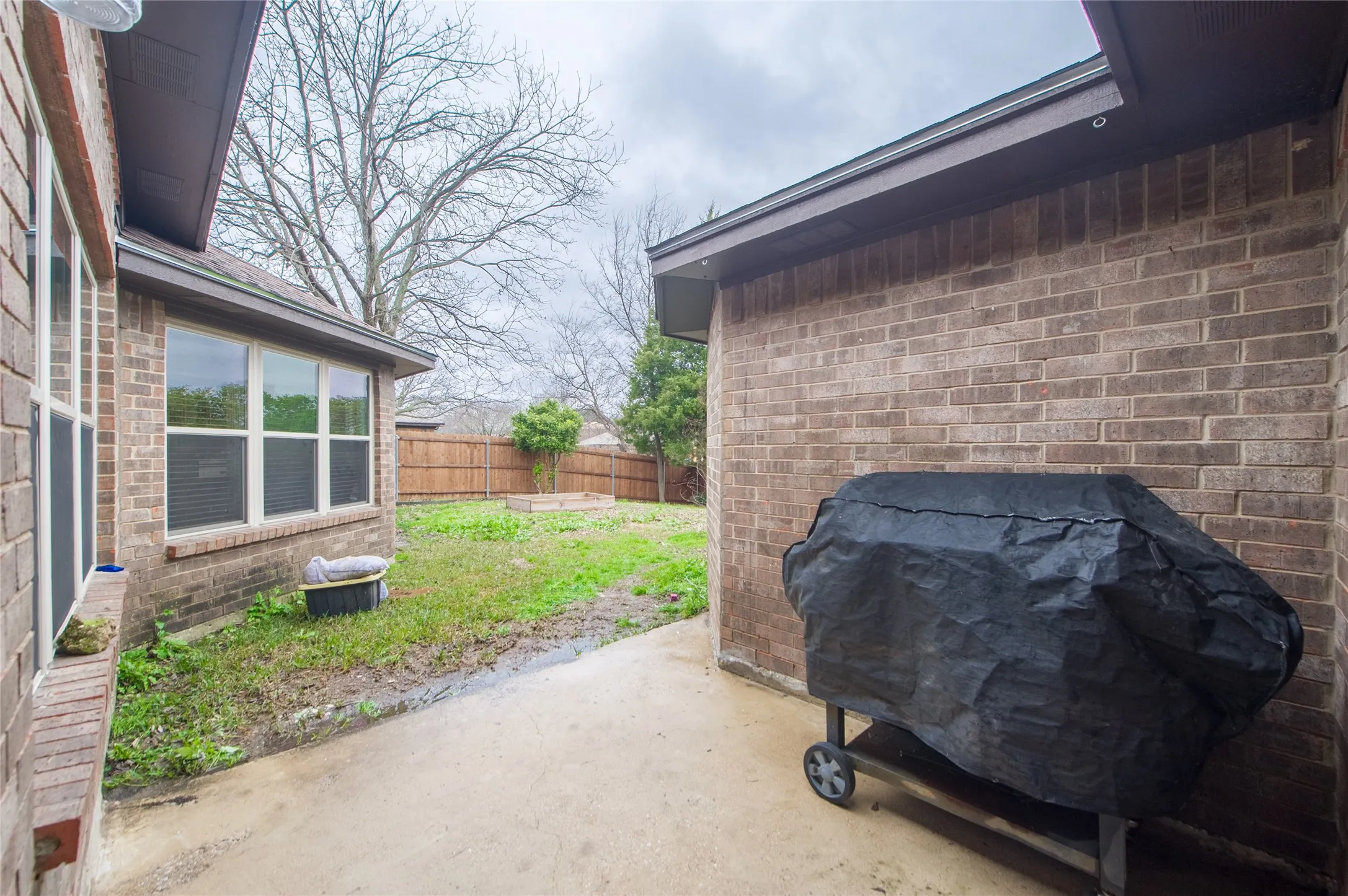 Single Family Residence For Rent in Dallas County , 2901 Hampshire Drive, Garland, Texas 75040, 3 Bedroom, 2 Bathroom, 2 Garage spaces, 1,772 Sqft, built in 1986, mls#21388390, Real Estate Agent in Garland, Homes For Rent in Dallas county, Homes For Rent in Garland, Realtor in Garland Texas, Real Estate Brokerage Independent Realty Texas, Luminita Cordes Realtor