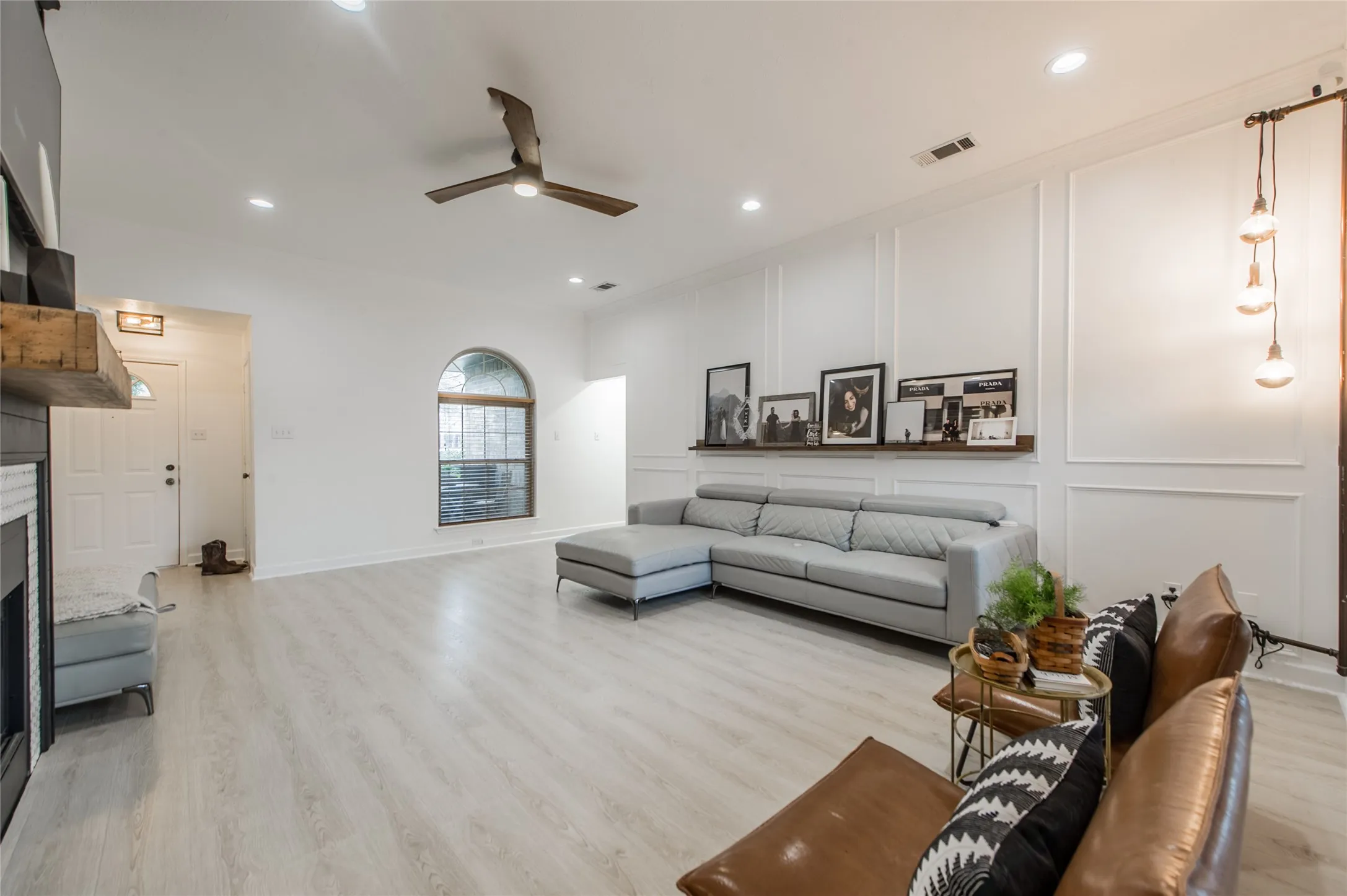 Single Family Residence For Rent in Dallas County , 2901 Hampshire Drive, Garland, Texas 75040, 3 Bedroom, 2 Bathroom, 2 Garage spaces, 1,772 Sqft, built in 1986, mls#21388390, Real Estate Agent in Garland, Homes For Rent in Dallas county, Homes For Rent in Garland, Realtor in Garland Texas, Real Estate Brokerage Independent Realty Texas, Luminita Cordes Realtor