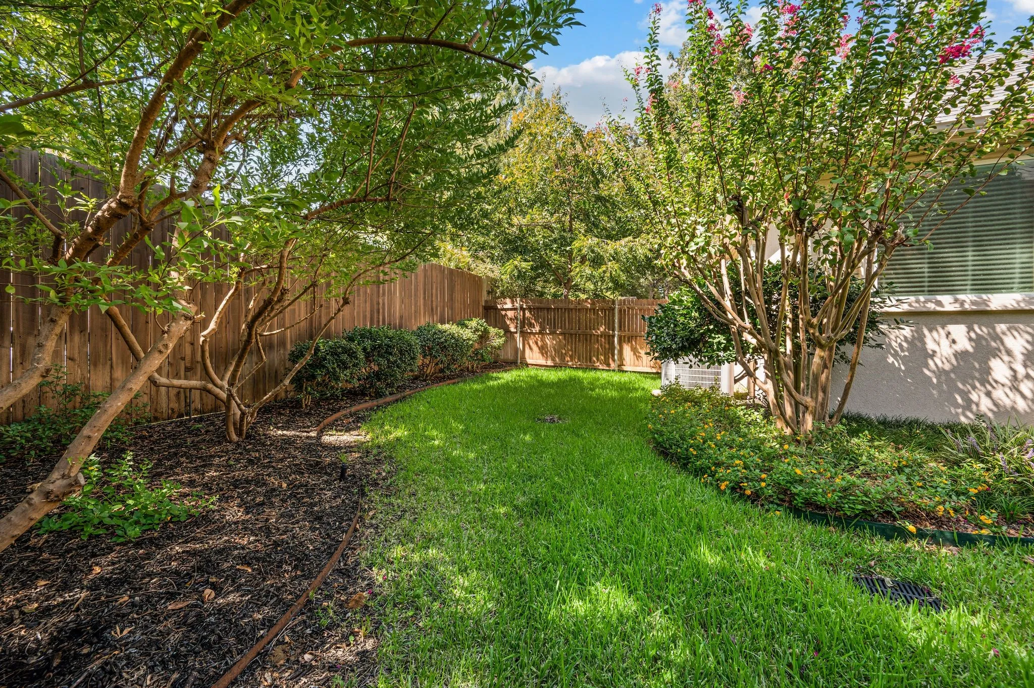 Single Family Residence For Sale in Tarrant County , 614 Rosemead Drive, Euless, Texas 76039, 2 Bedroom, 3 Bathroom, 2 Garage spaces, 1,661 Sqft, built in 2004, mls#21387959, Real Estate Agent in Euless, Homes For Sale in Tarrant county, Homes For Sale in Euless, Realtor in Euless Texas, Real Estate Brokerage Independent Realty Texas, Luminita Cordes Realtor