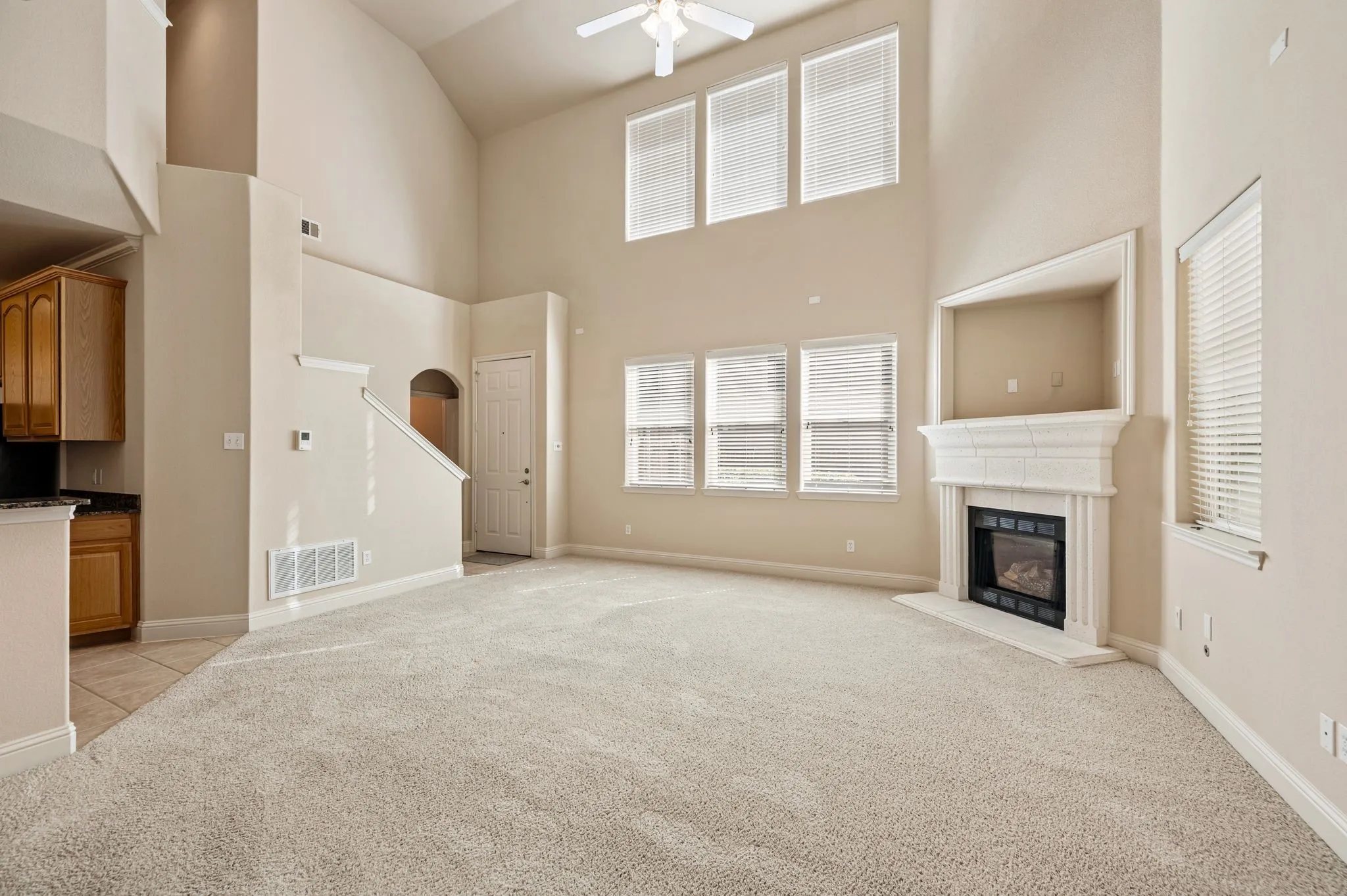 Single Family Residence For Sale in Tarrant County , 614 Rosemead Drive, Euless, Texas 76039, 2 Bedroom, 3 Bathroom, 2 Garage spaces, 1,661 Sqft, built in 2004, mls#21387959, Real Estate Agent in Euless, Homes For Sale in Tarrant county, Homes For Sale in Euless, Realtor in Euless Texas, Real Estate Brokerage Independent Realty Texas, Luminita Cordes Realtor