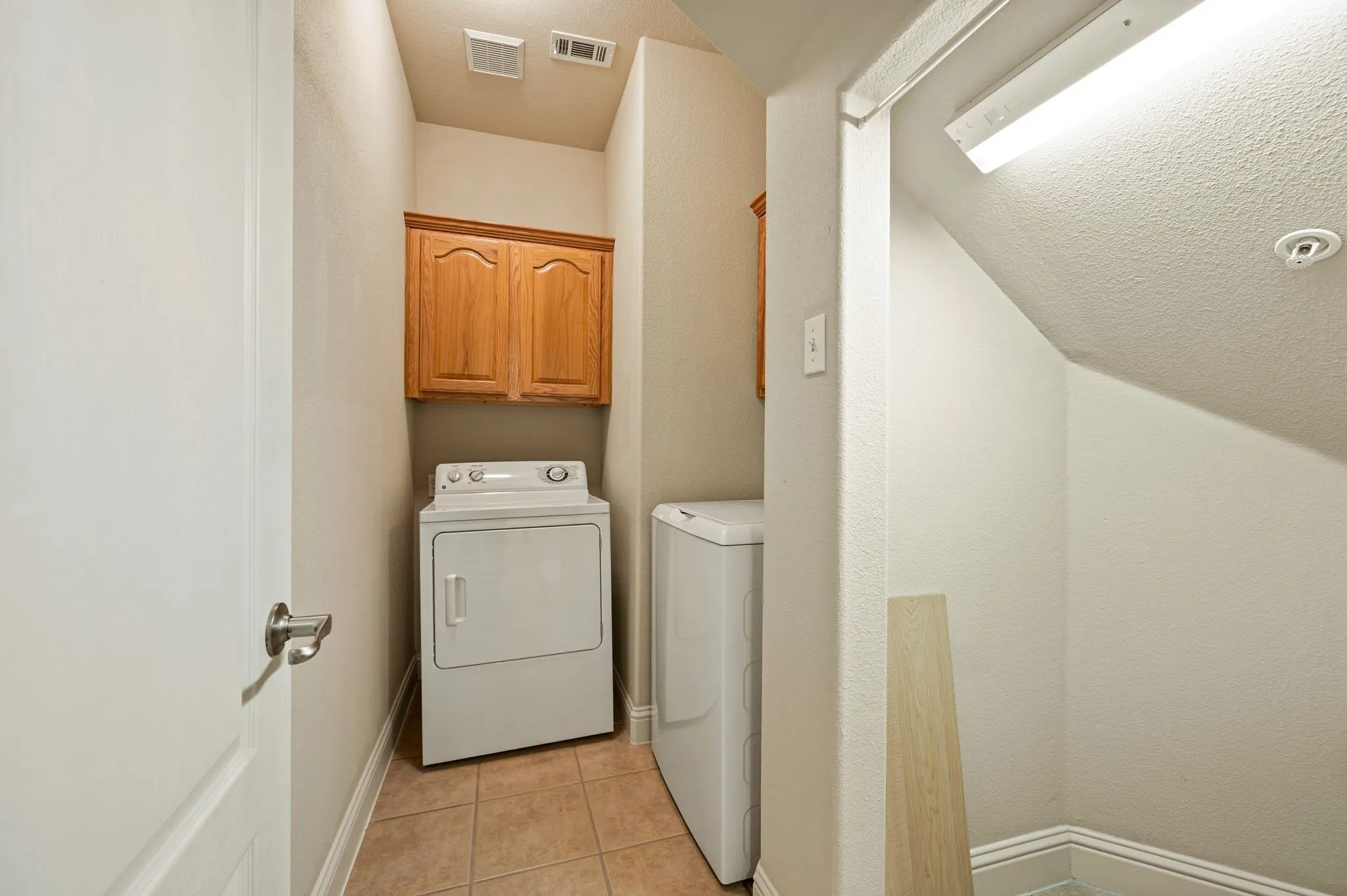 Single Family Residence For Sale in Tarrant County , 614 Rosemead Drive, Euless, Texas 76039, 2 Bedroom, 3 Bathroom, 2 Garage spaces, 1,661 Sqft, built in 2004, mls#21387959, Real Estate Agent in Euless, Homes For Sale in Tarrant county, Homes For Sale in Euless, Realtor in Euless Texas, Real Estate Brokerage Independent Realty Texas, Luminita Cordes Realtor