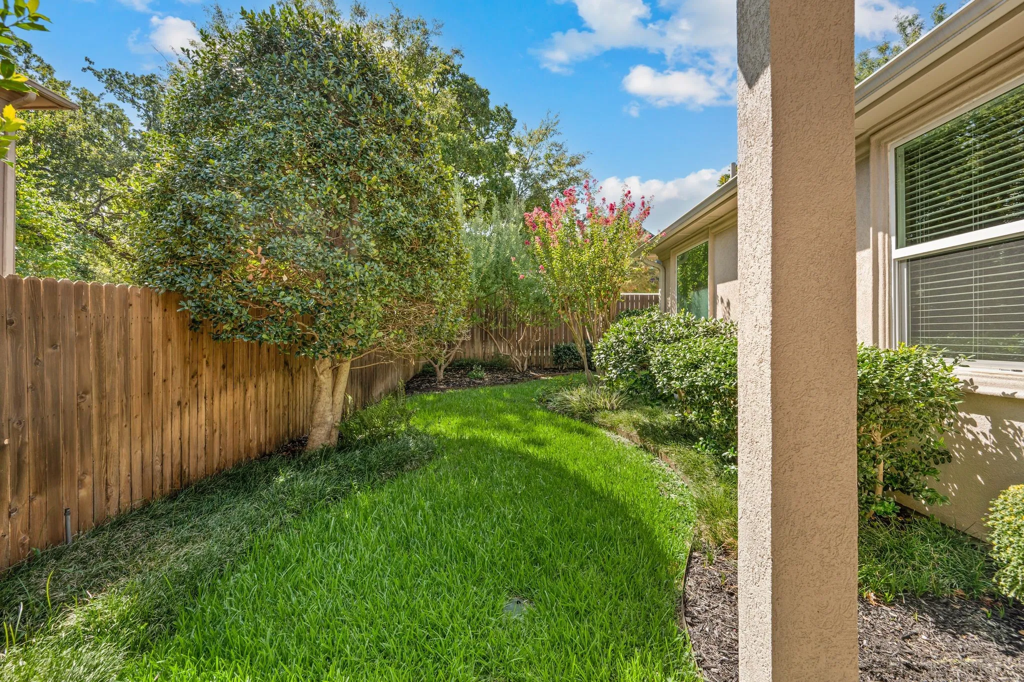 Single Family Residence For Sale in Tarrant County , 614 Rosemead Drive, Euless, Texas 76039, 2 Bedroom, 3 Bathroom, 2 Garage spaces, 1,661 Sqft, built in 2004, mls#21387959, Real Estate Agent in Euless, Homes For Sale in Tarrant county, Homes For Sale in Euless, Realtor in Euless Texas, Real Estate Brokerage Independent Realty Texas, Luminita Cordes Realtor