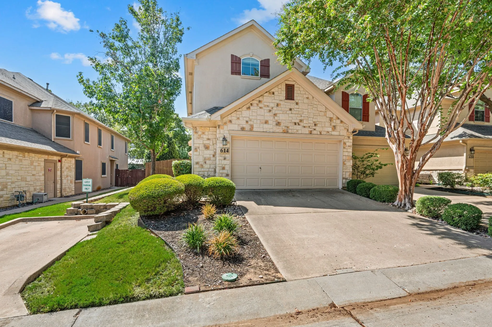 Single Family Residence For Sale in Tarrant County , 614 Rosemead Drive, Euless, Texas 76039, 2 Bedroom, 3 Bathroom, 2 Garage spaces, 1,661 Sqft, built in 2004, mls#21387959, Real Estate Agent in Euless, Homes For Sale in Tarrant county, Homes For Sale in Euless, Realtor in Euless Texas, Real Estate Brokerage Independent Realty Texas, Luminita Cordes Realtor