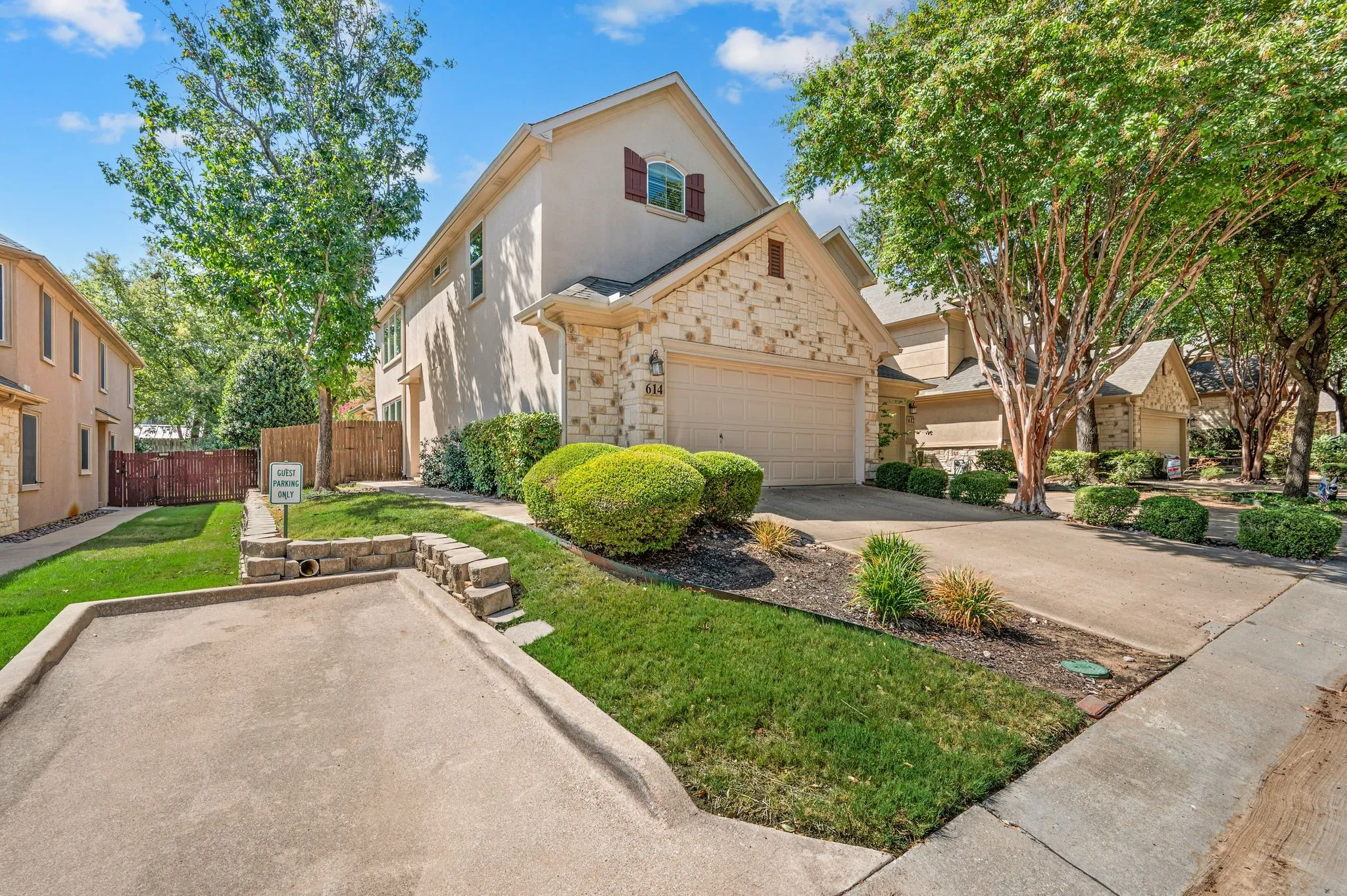 Single Family Residence For Sale in Tarrant County , 614 Rosemead Drive, Euless, Texas 76039, 2 Bedroom, 3 Bathroom, 2 Garage spaces, 1,661 Sqft, built in 2004, mls#21387959, Real Estate Agent in Euless, Homes For Sale in Tarrant county, Homes For Sale in Euless, Realtor in Euless Texas, Real Estate Brokerage Independent Realty Texas, Luminita Cordes Realtor
